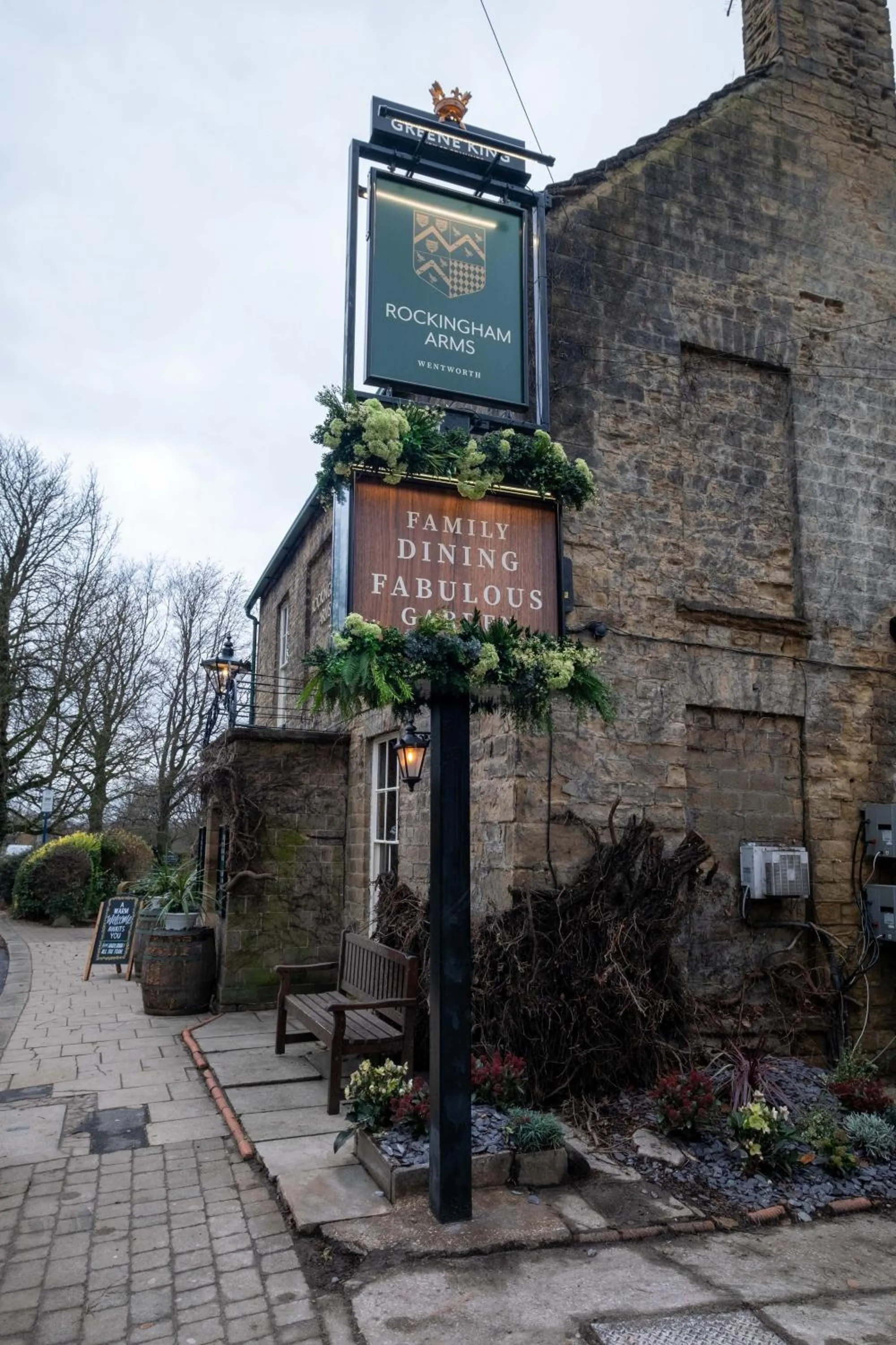 Logo/Certificate/Sign in Rockingham Arms By Greene King Inns