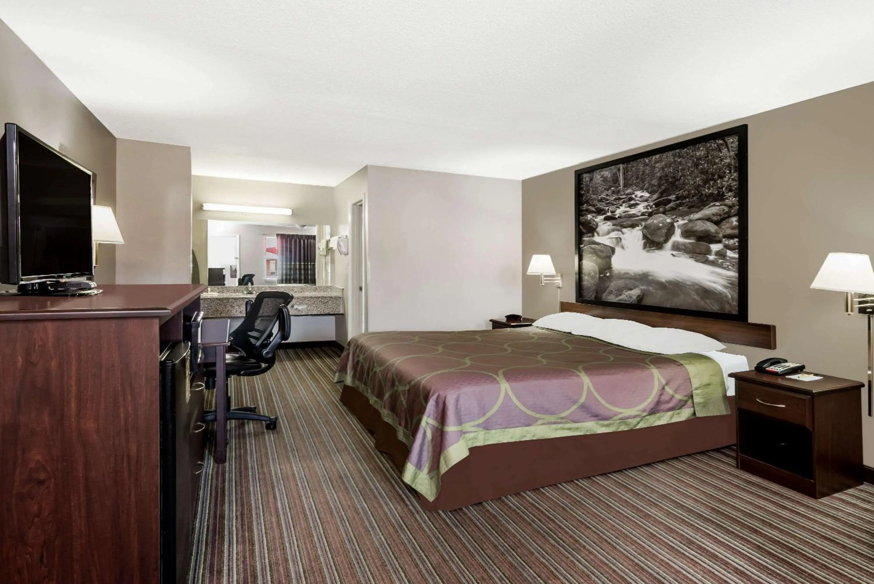 Photo of the whole room, Bed in Super 8 by Wyndham Chattanooga Ooltewah