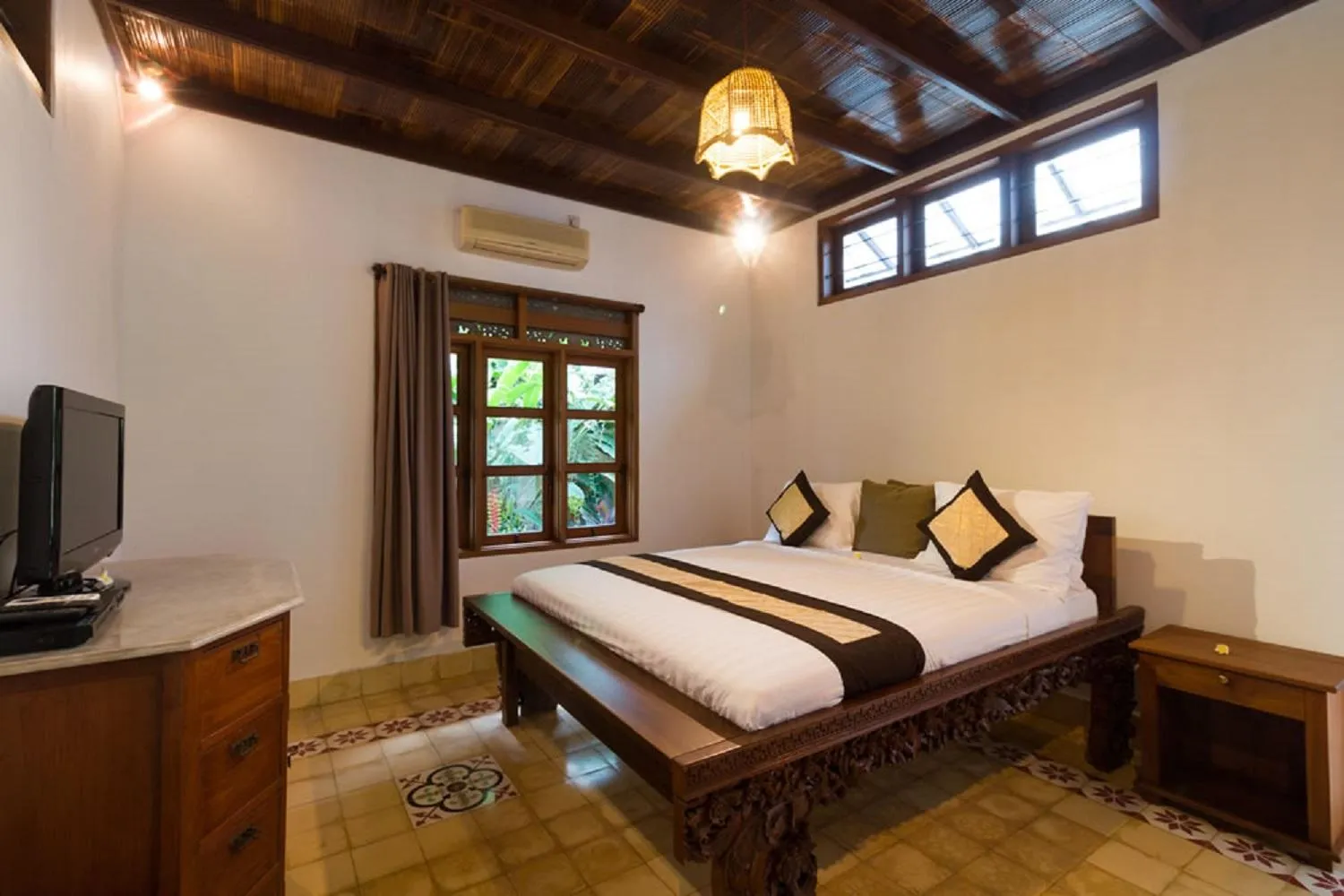 Bed in Bali Royal Heritage Villas