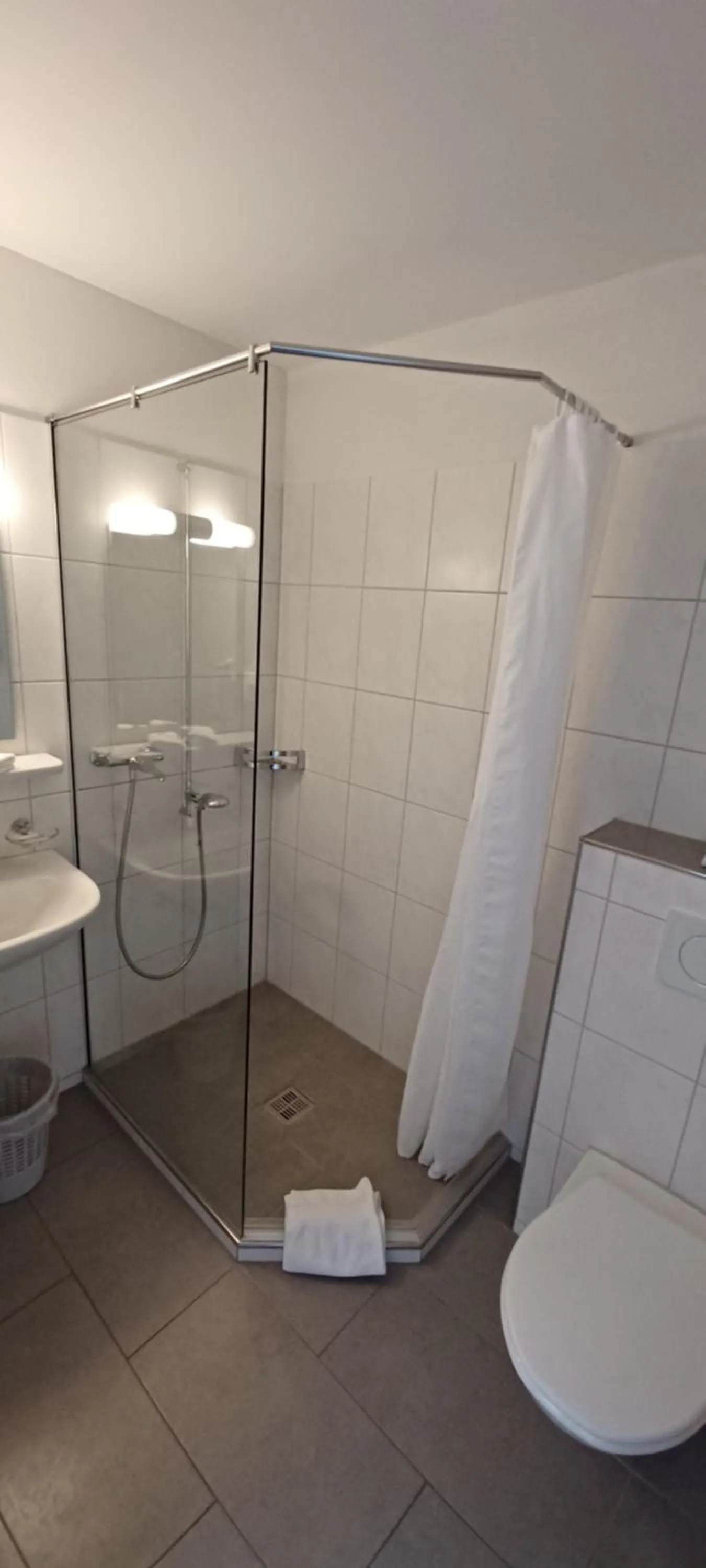 Shower in Hotel / Restaurant Post