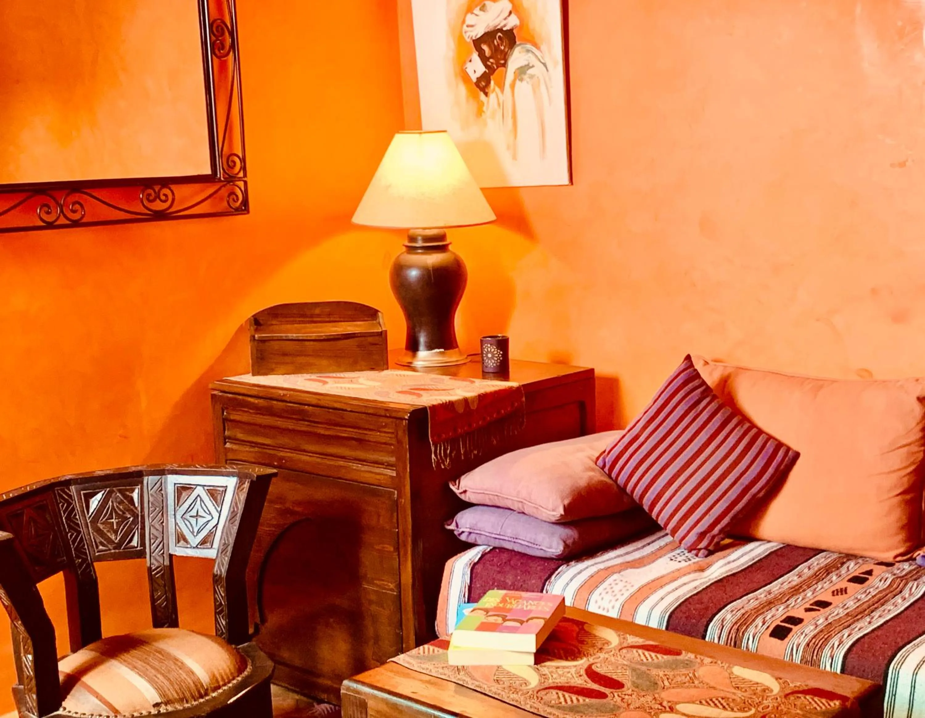 Communal lounge/ TV room in Dar Zemrane