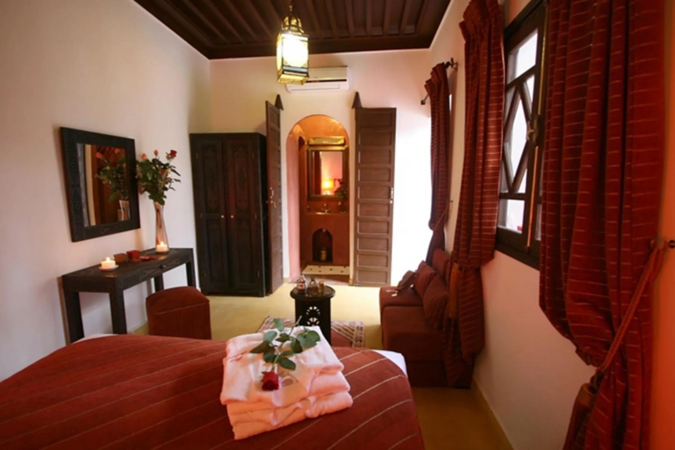 Photo of the whole room, Bed in Riad Shaloma