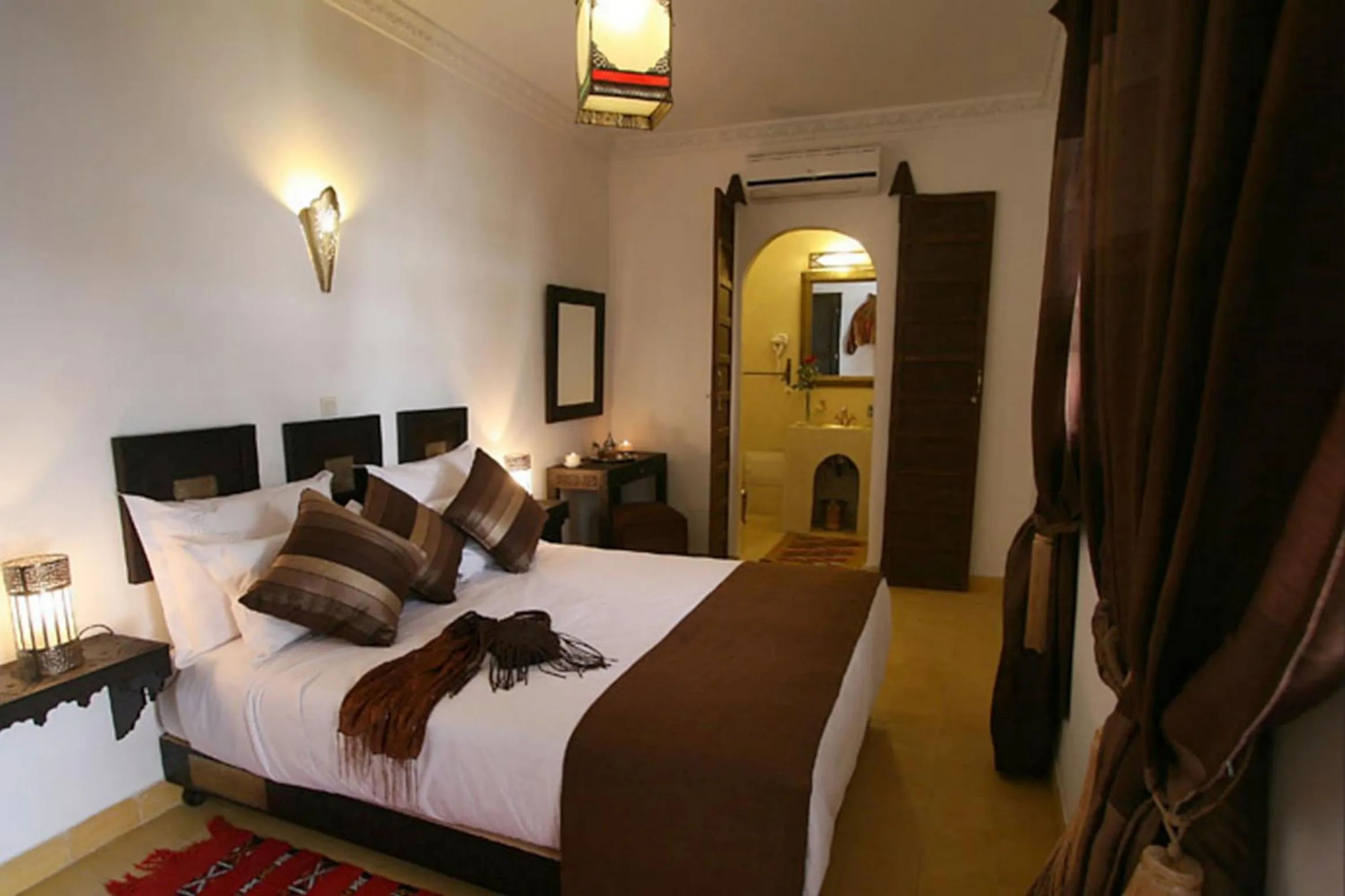 Photo of the whole room, Bed in Riad Shaloma