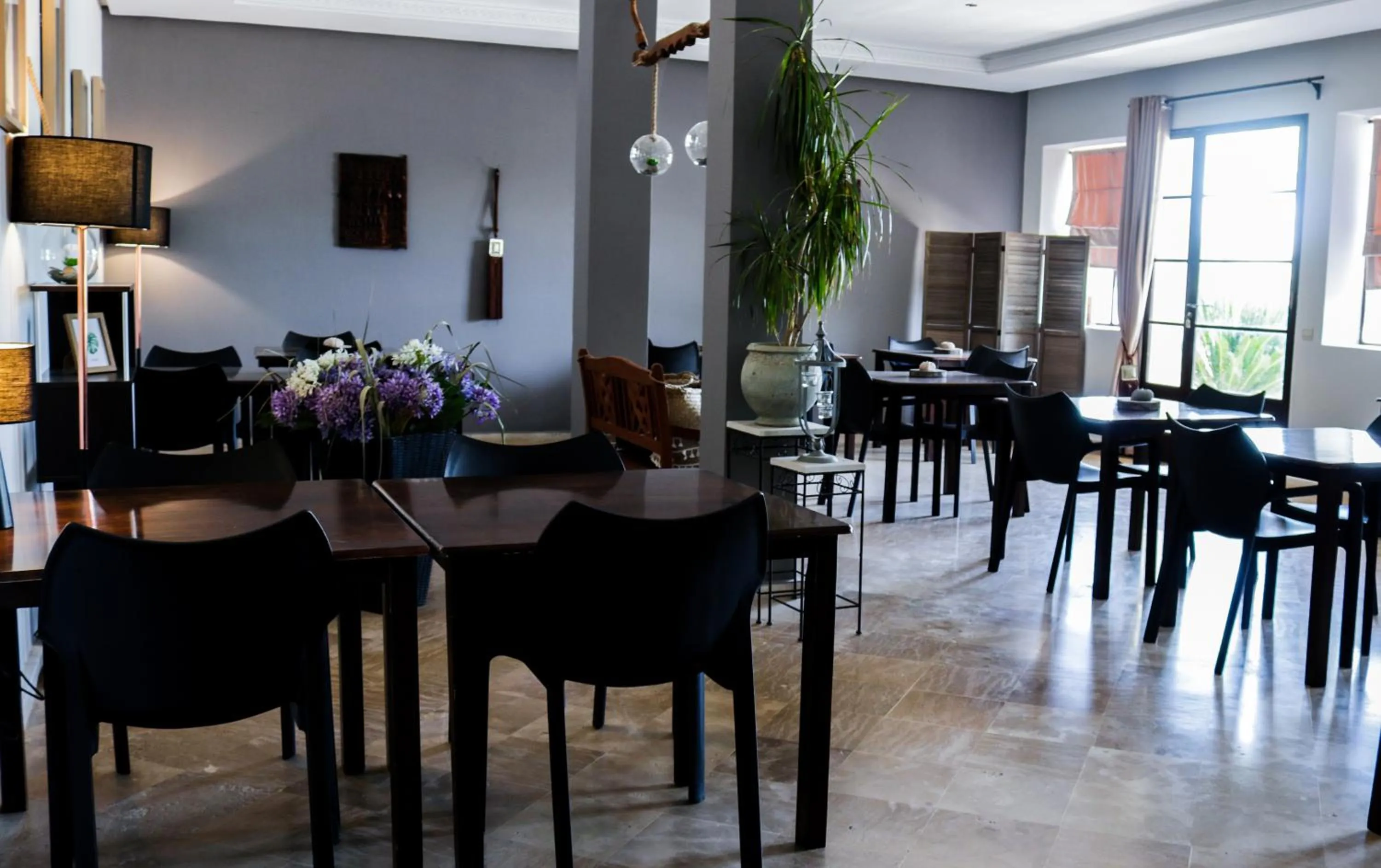 Restaurant/places to eat in Villa Agapanthe