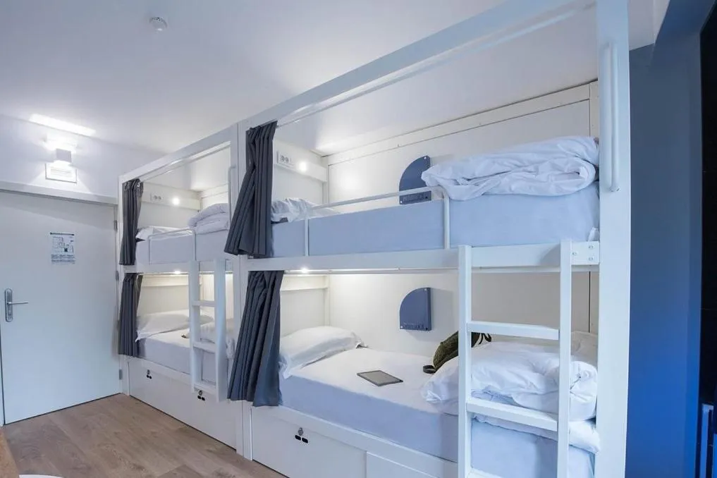 Bed in room00 Lisboa Hostel