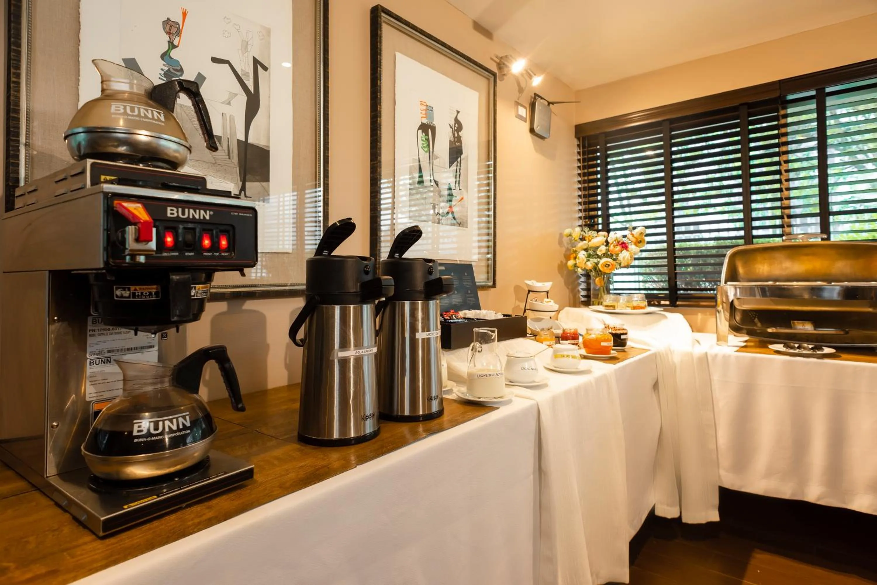 Buffet breakfast in Hotel Los Españoles Plus