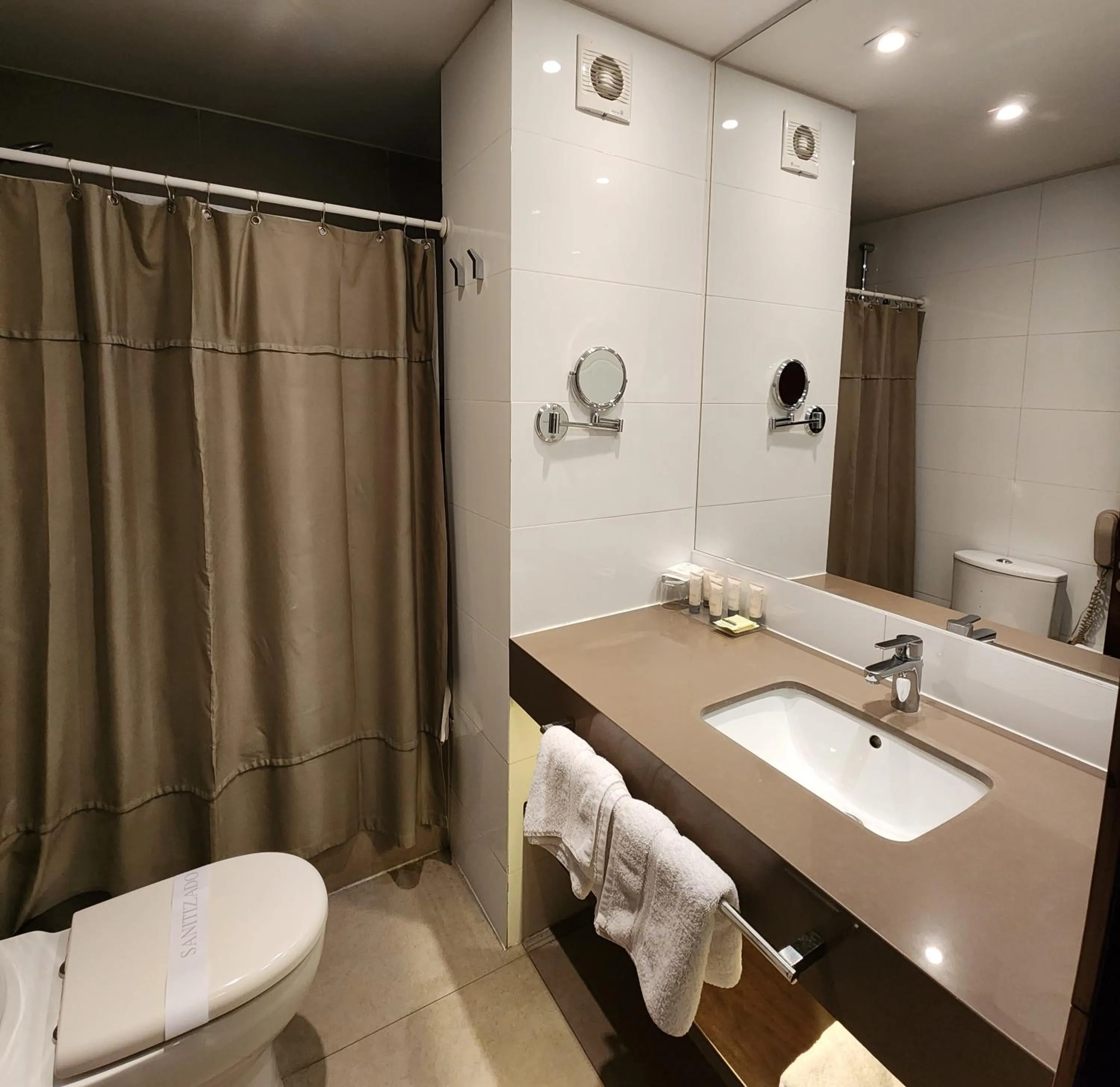 Bathroom in Hotel Los Españoles Plus