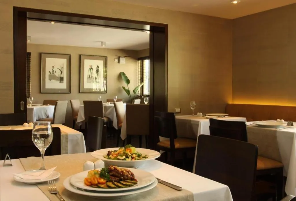 Restaurant/places to eat in Hotel Los Españoles Plus