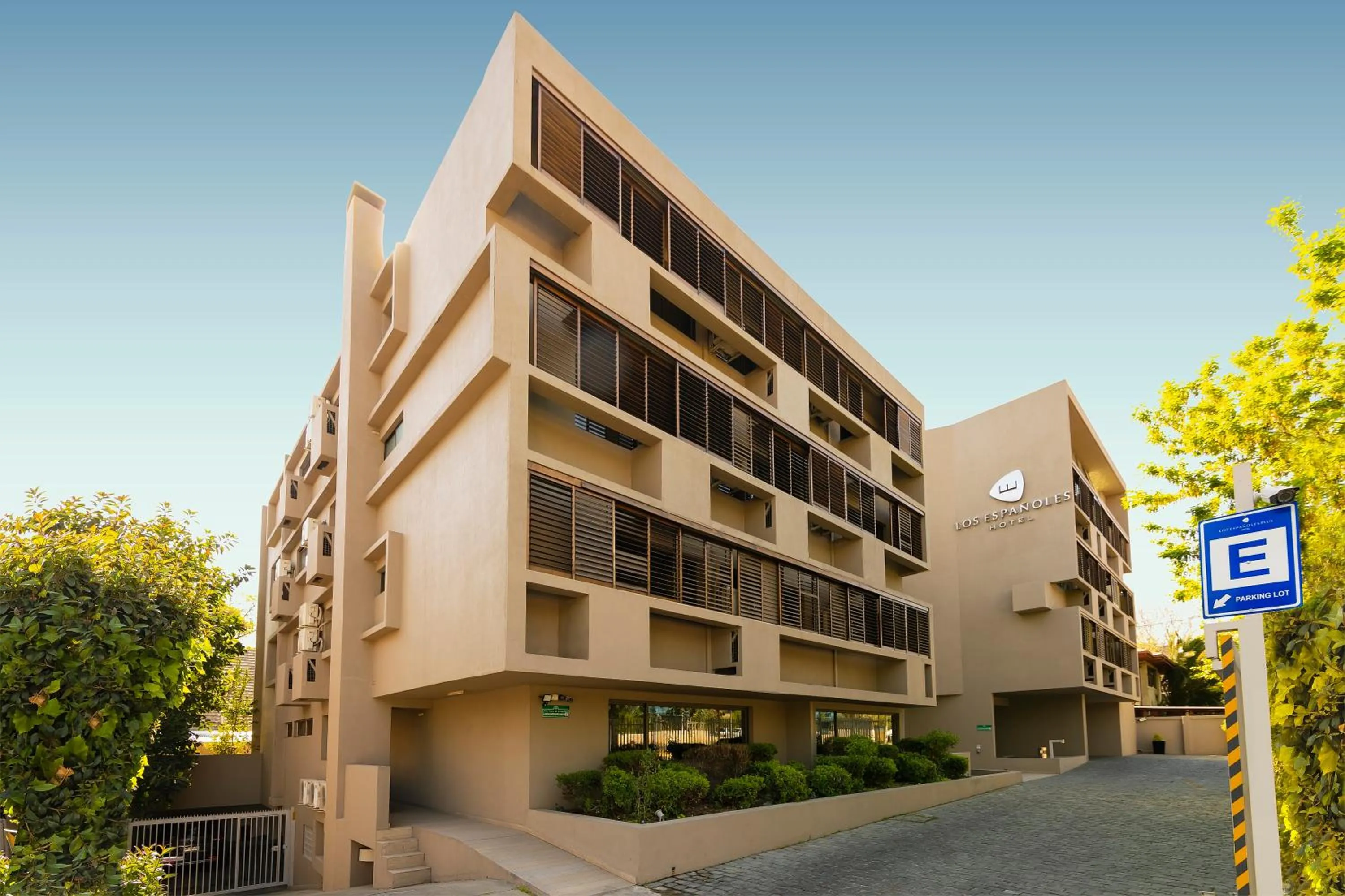 Property building in Hotel Los Españoles Plus