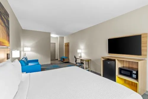 Days Inn & Suites by Wyndham Union City