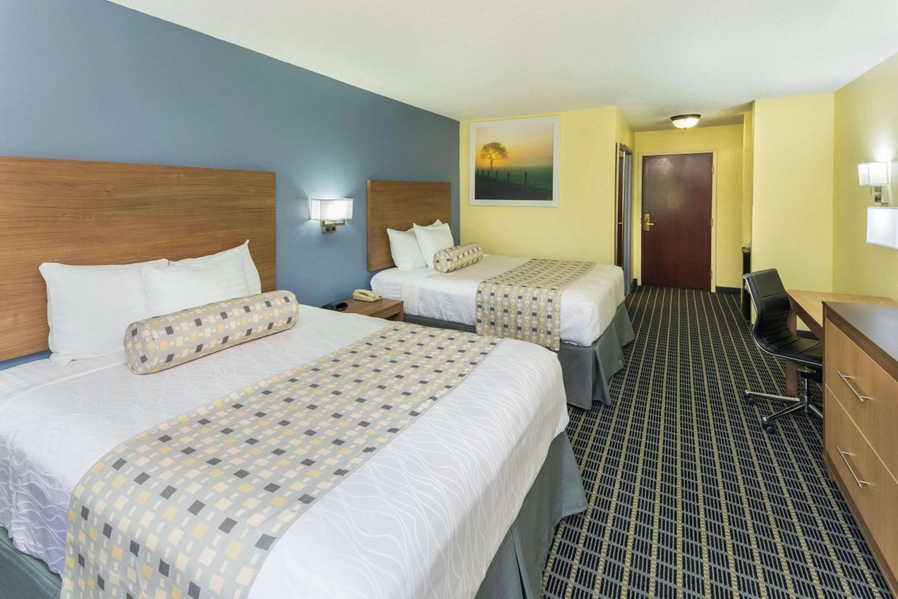Photo of the whole room in Days Inn & Suites by Wyndham Union City