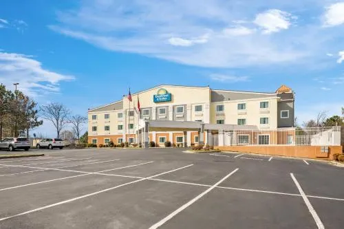 Days Inn & Suites by Wyndham Union City