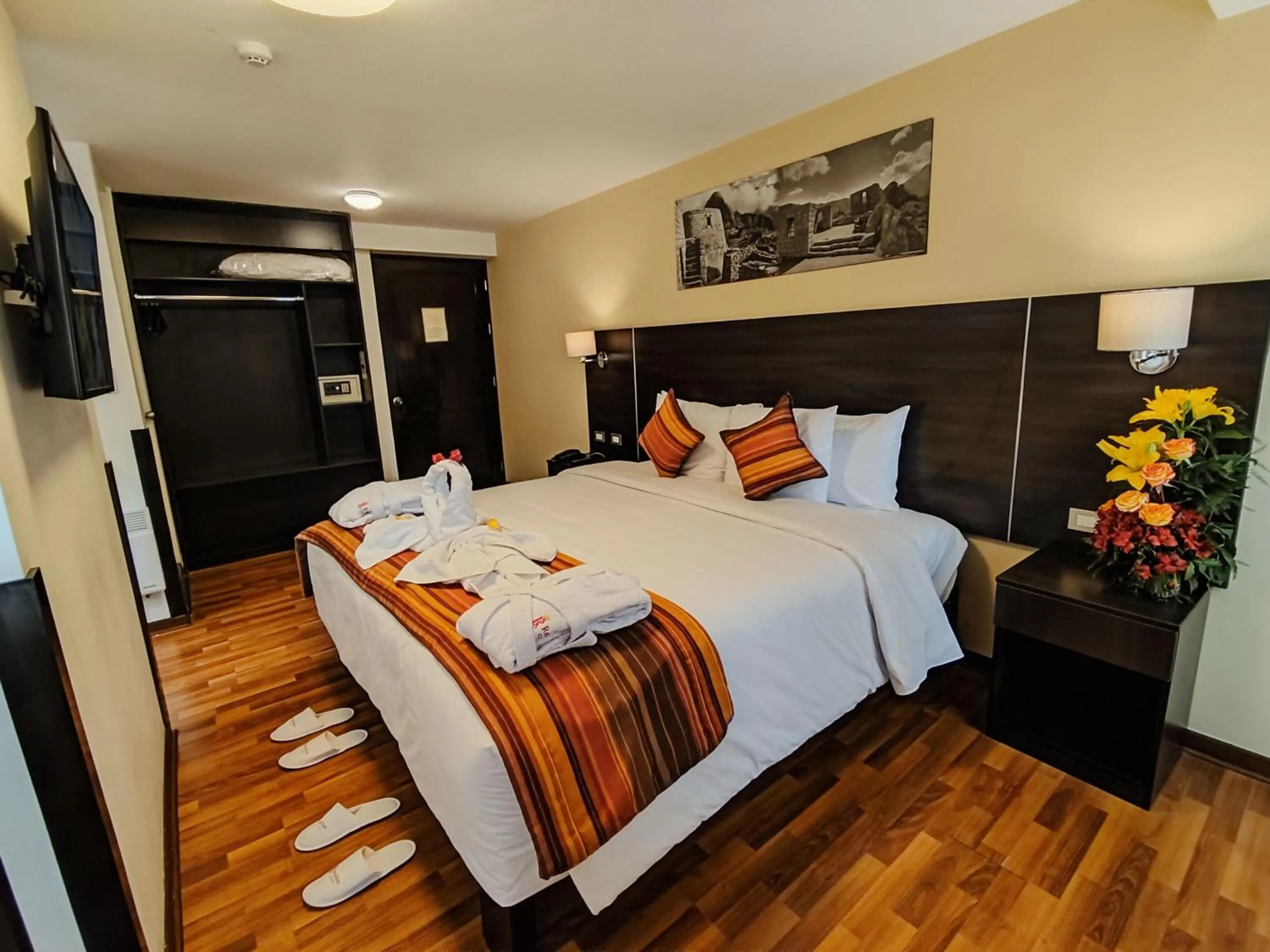 Photo of the whole room, Bed in Royal Inn Cusco Hotel