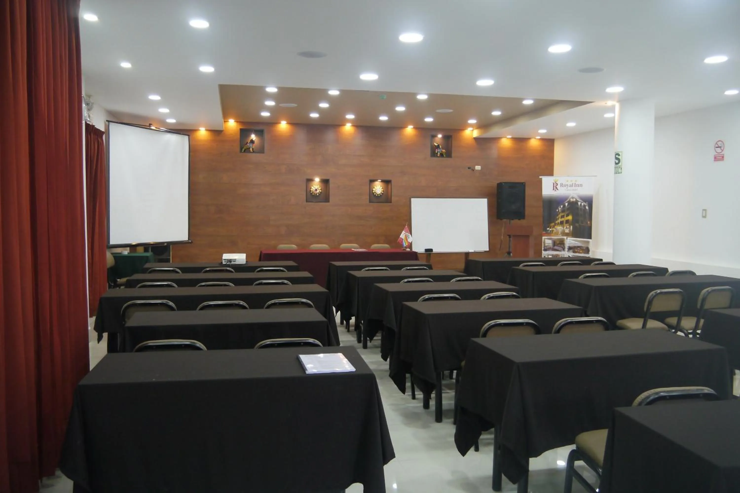 Lounge or bar in Royal Inn Cusco Hotel