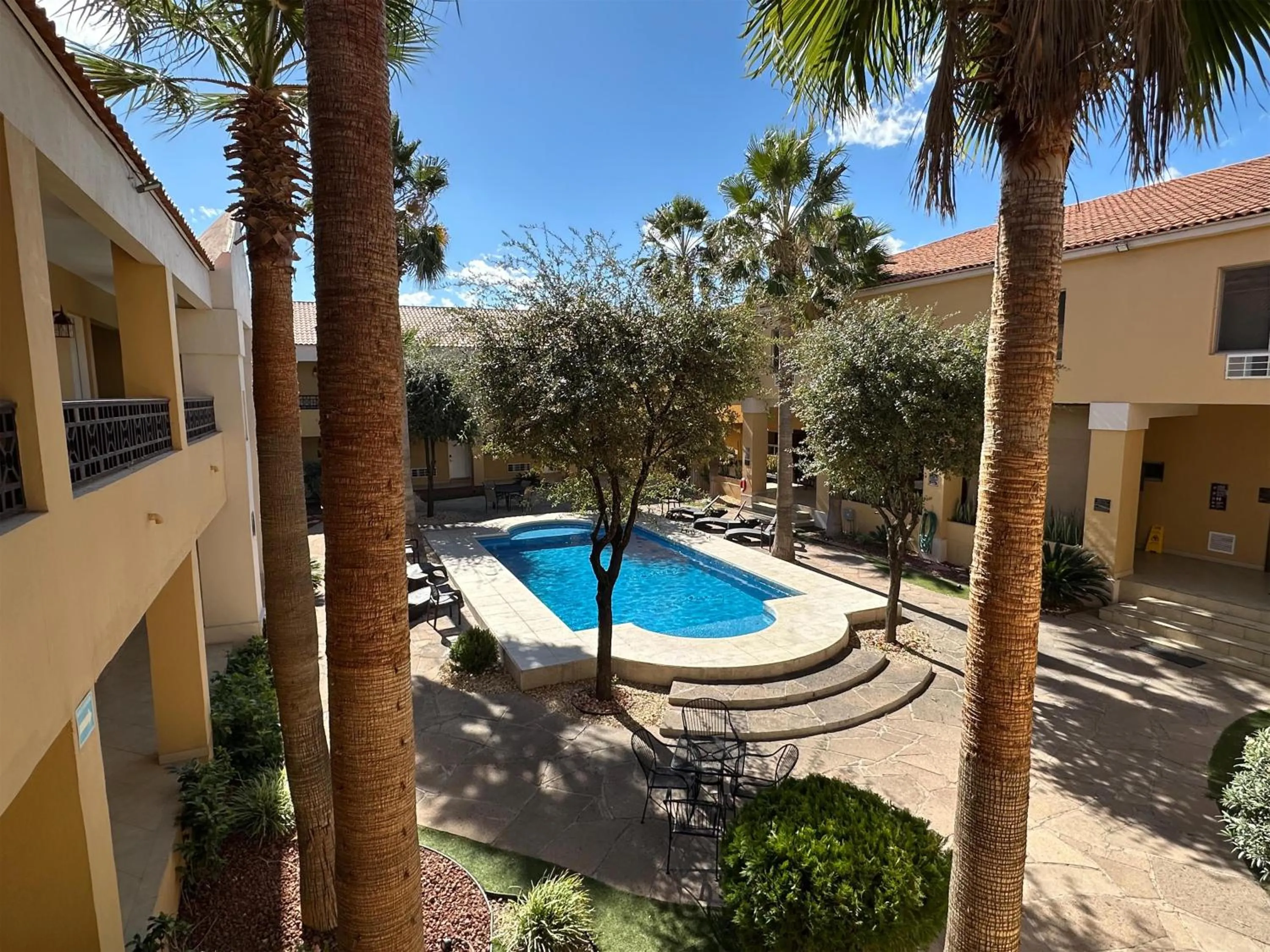 Pool view in Best Western Plus Chihuahua Aeropuerto