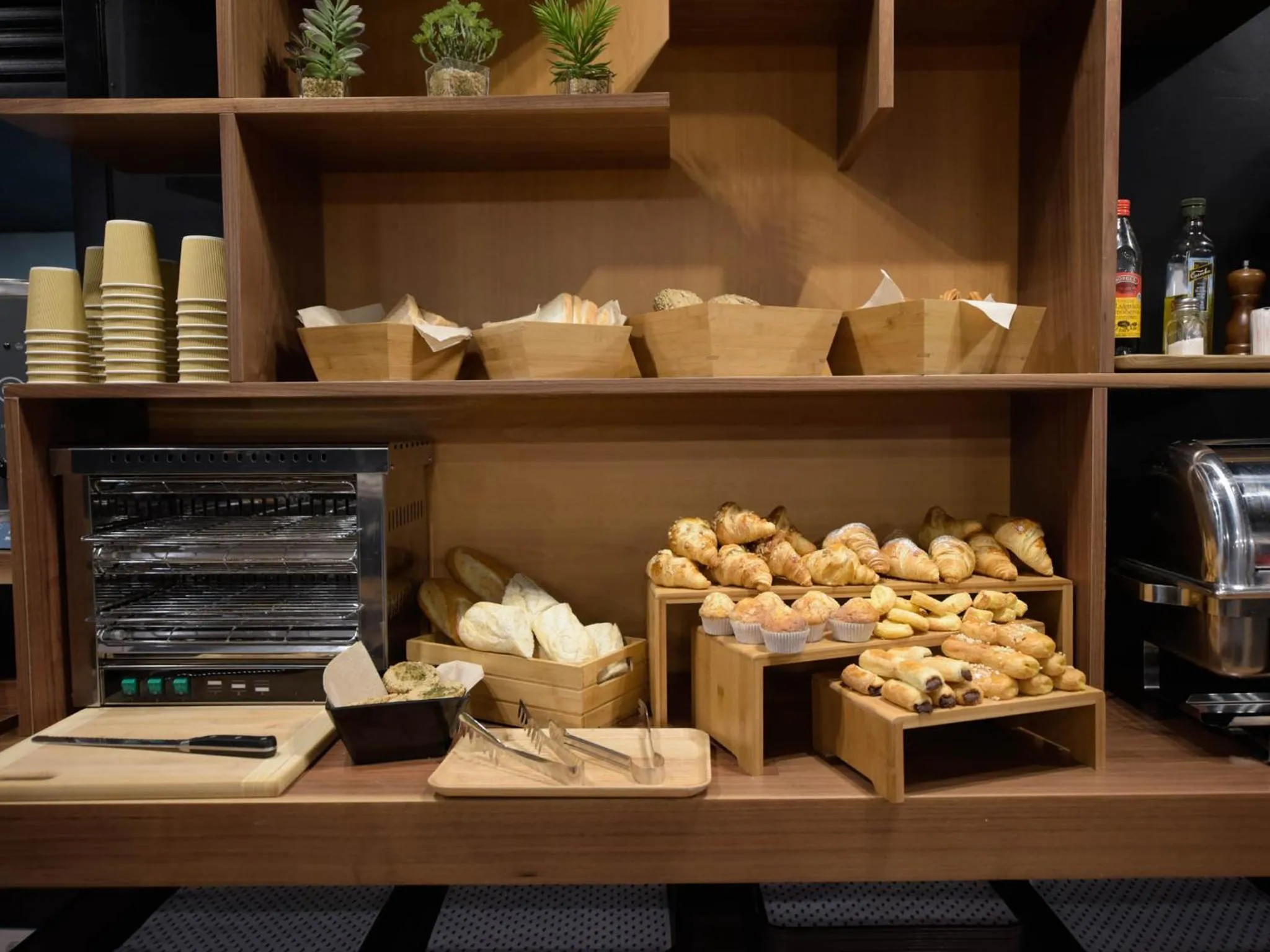 Breakfast in room00 Gran Vía Hostel