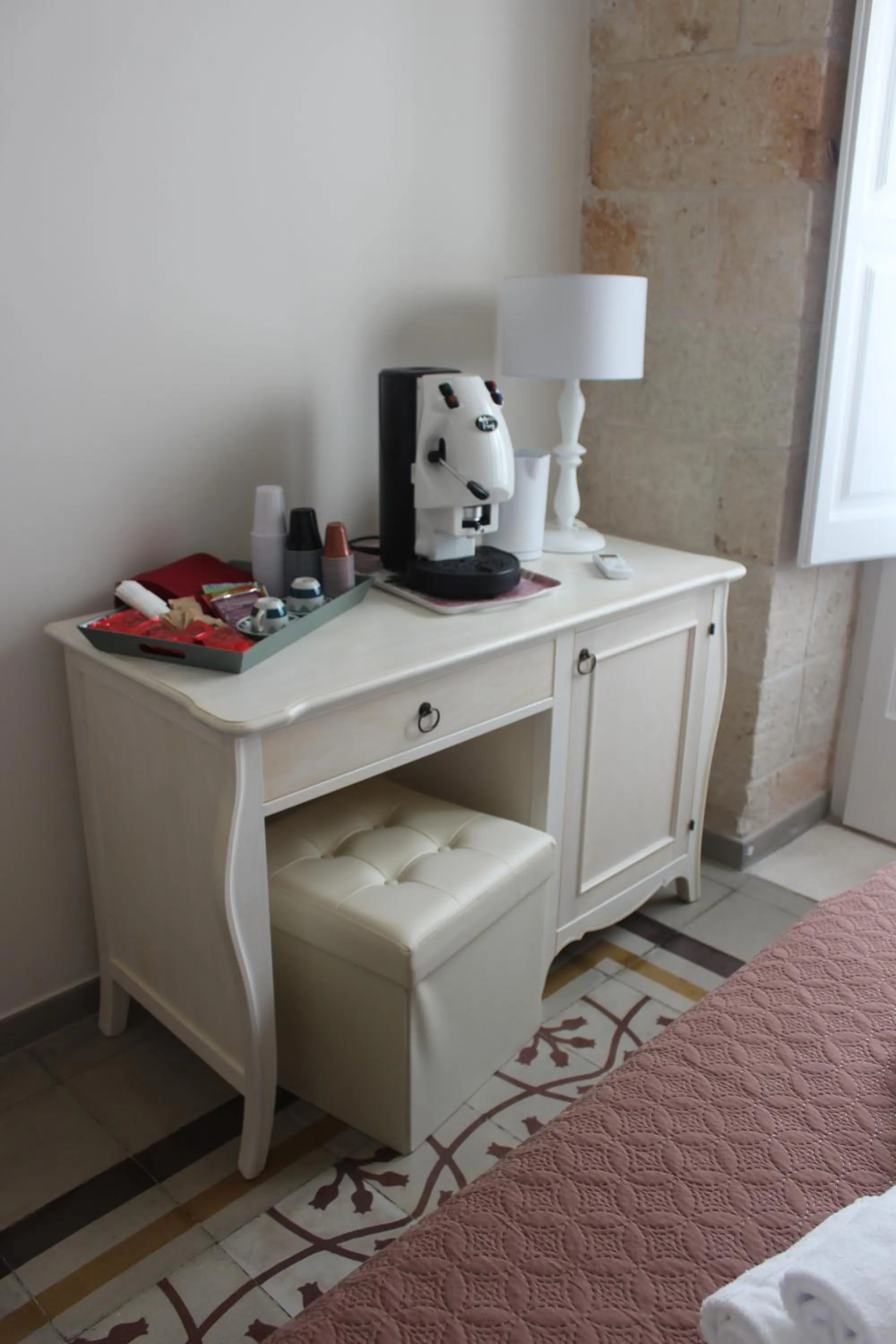 Coffee/tea facilities, Bed in Dimora Girolamo