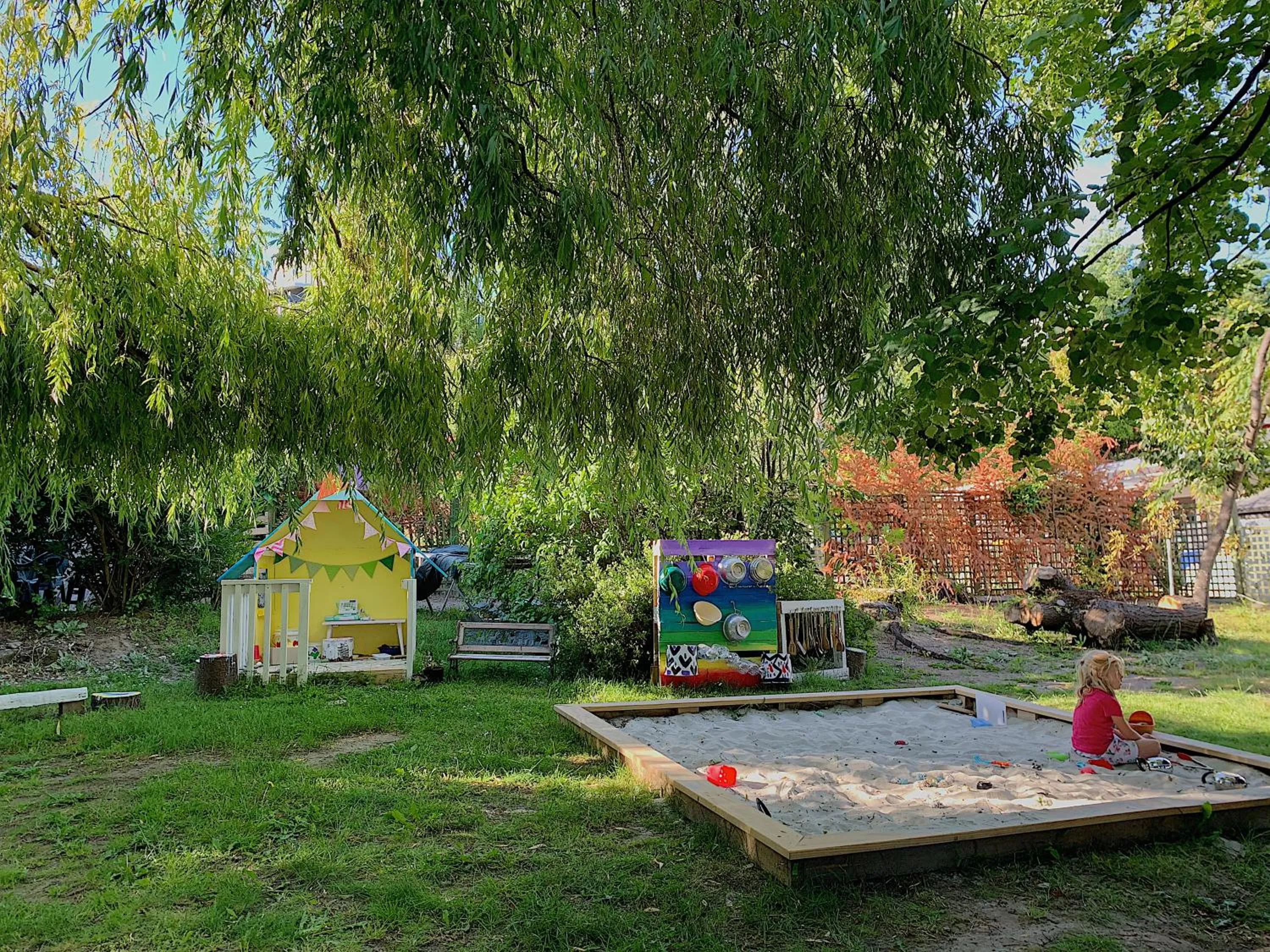 Children play ground in Archway Motels & Chalets