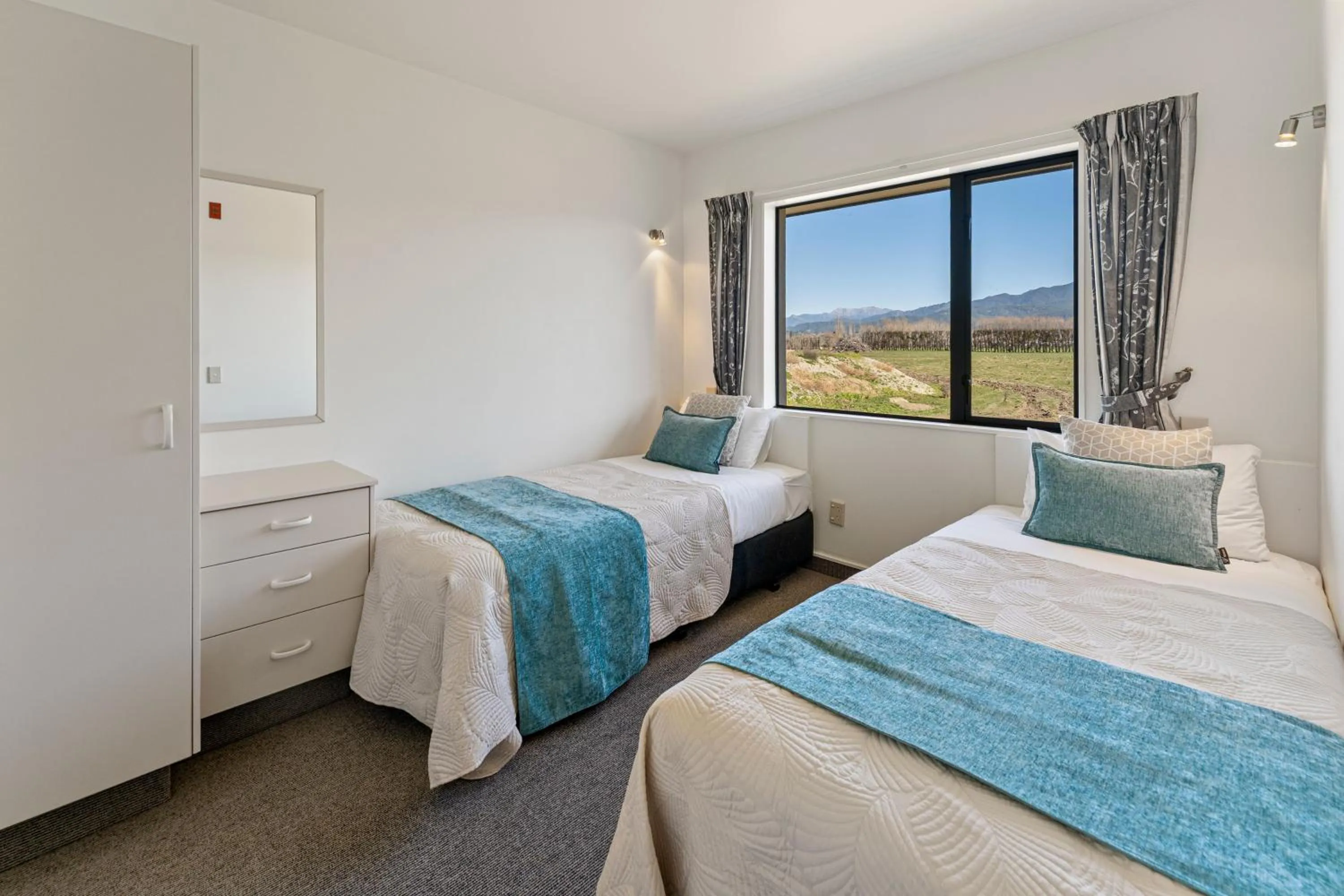 Bed in Avalon Manor Motel