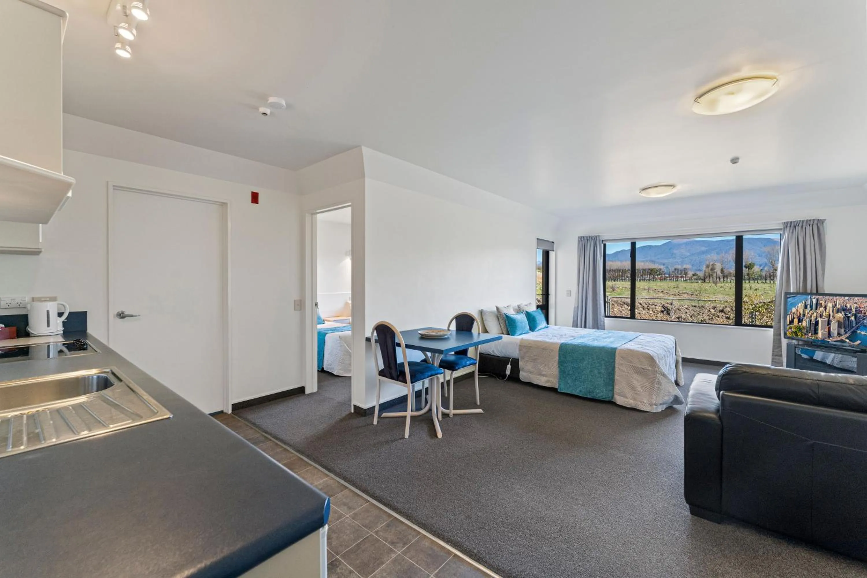 Photo of the whole room in Avalon Manor Motel