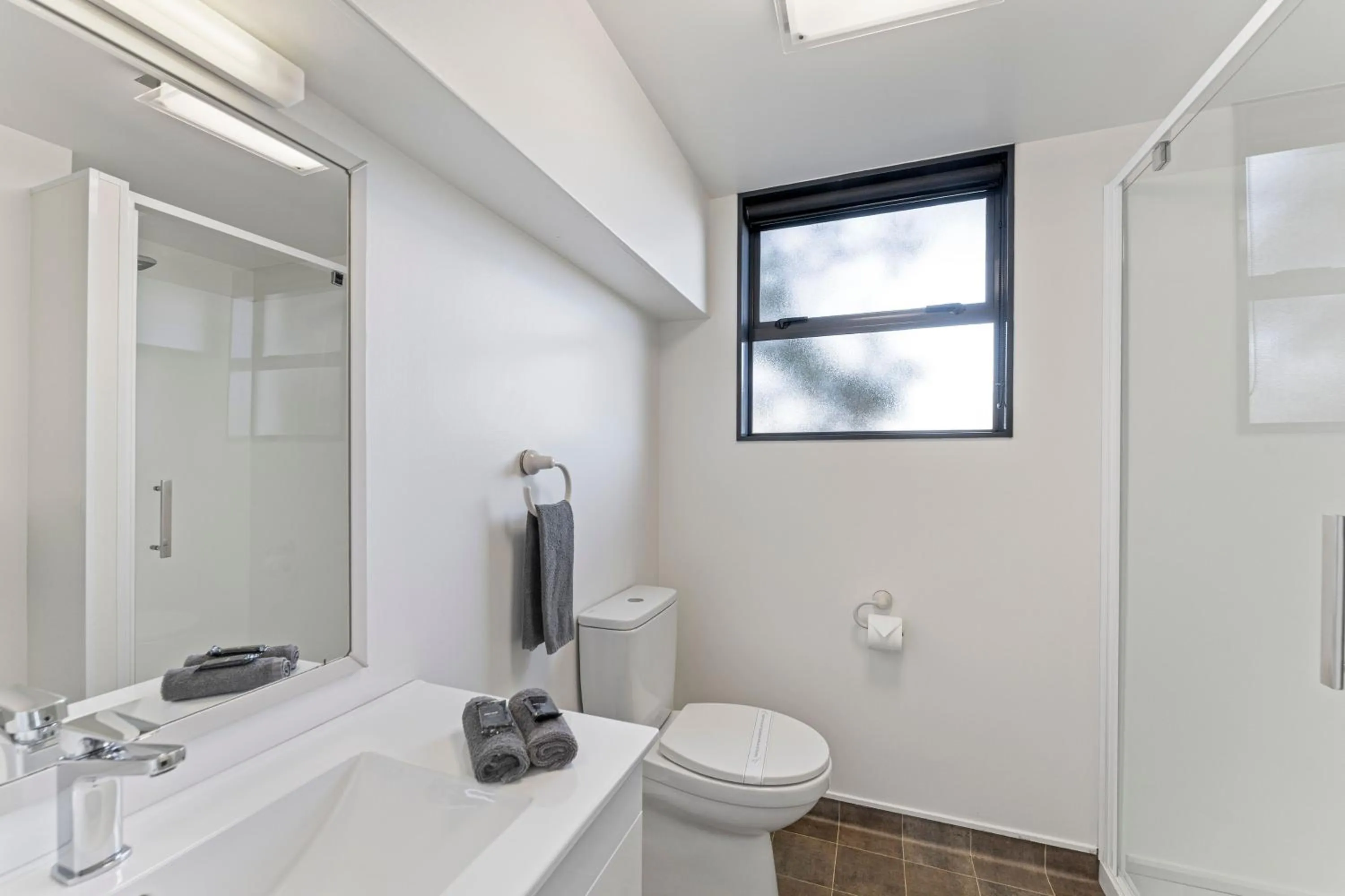 Bathroom in Avalon Manor Motel