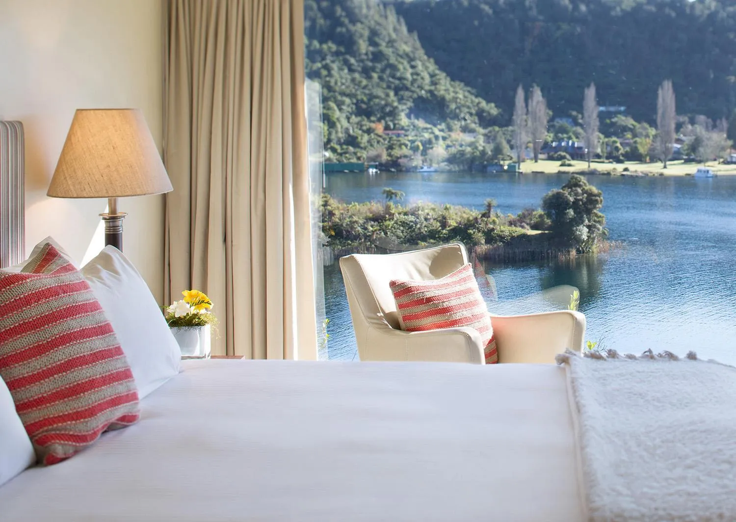 Natural landscape, Bed in Solitaire Lodge