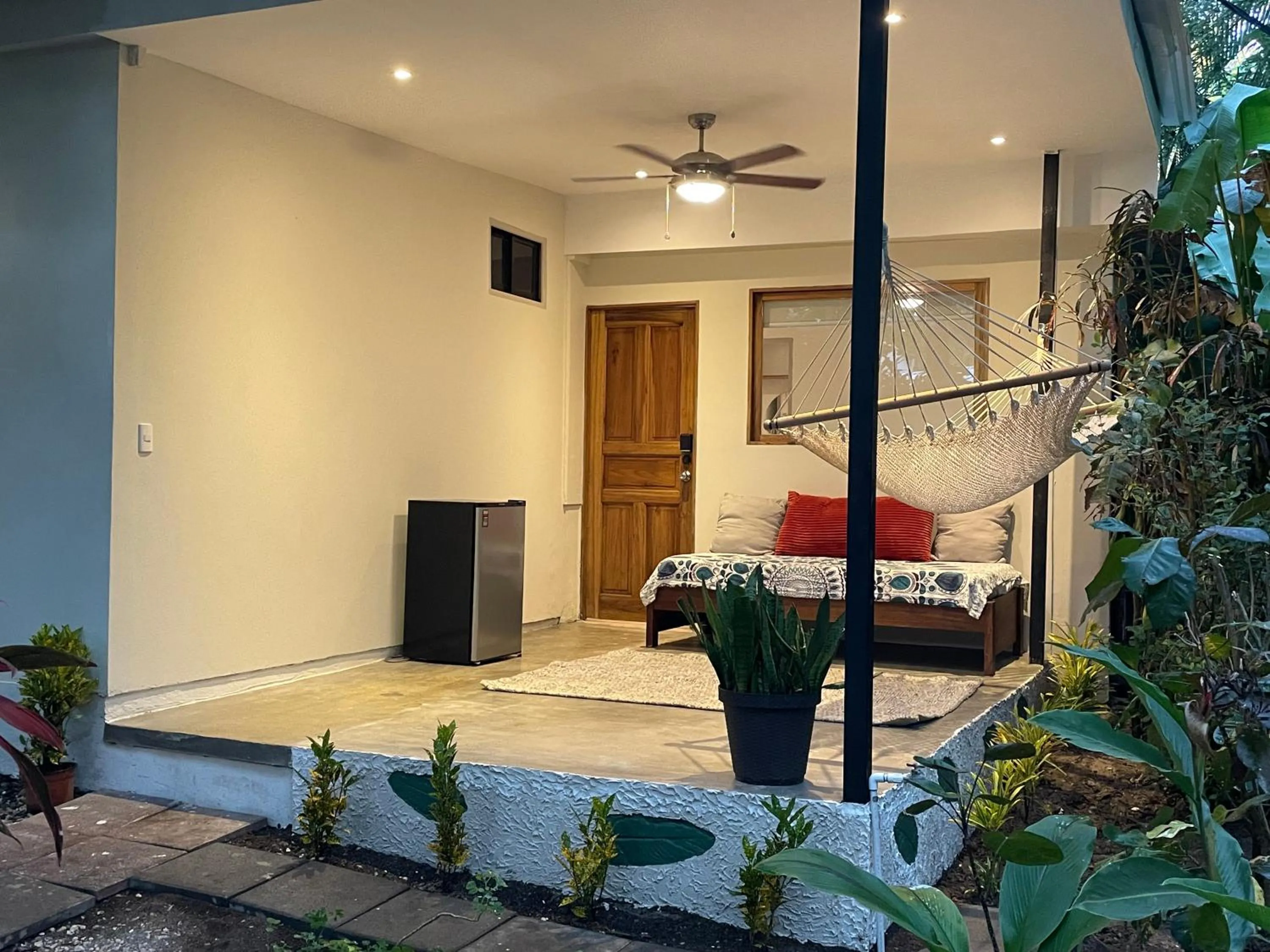 Single Room with Garden View - single occupancy in Casa Cecilia Beach Front