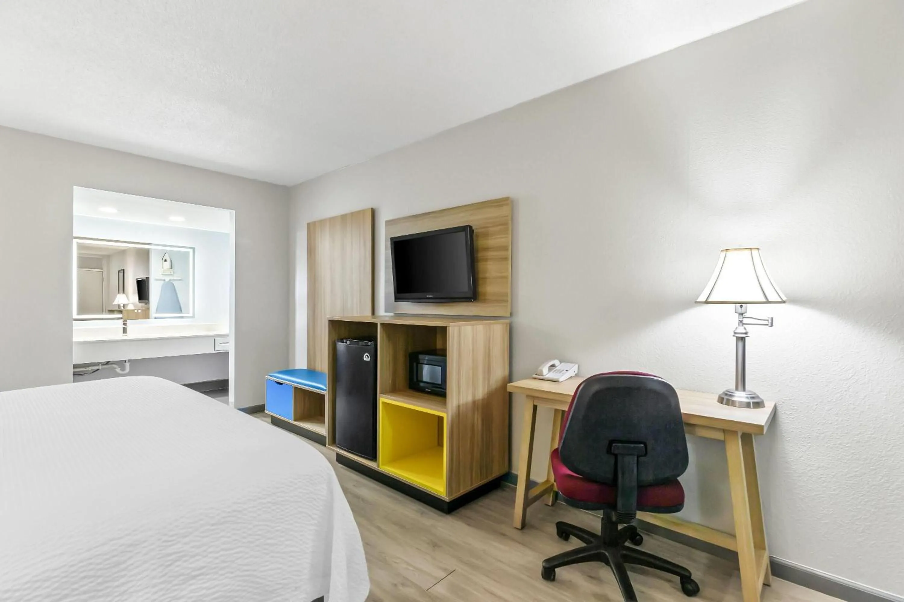 Bed in Days Inn by Wyndham Salina South