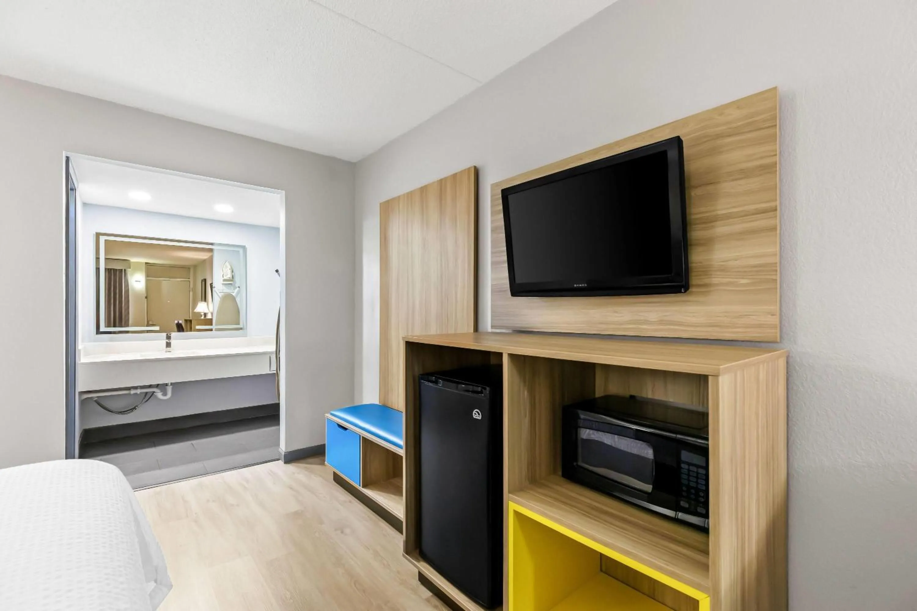 Bed in Days Inn by Wyndham Salina South