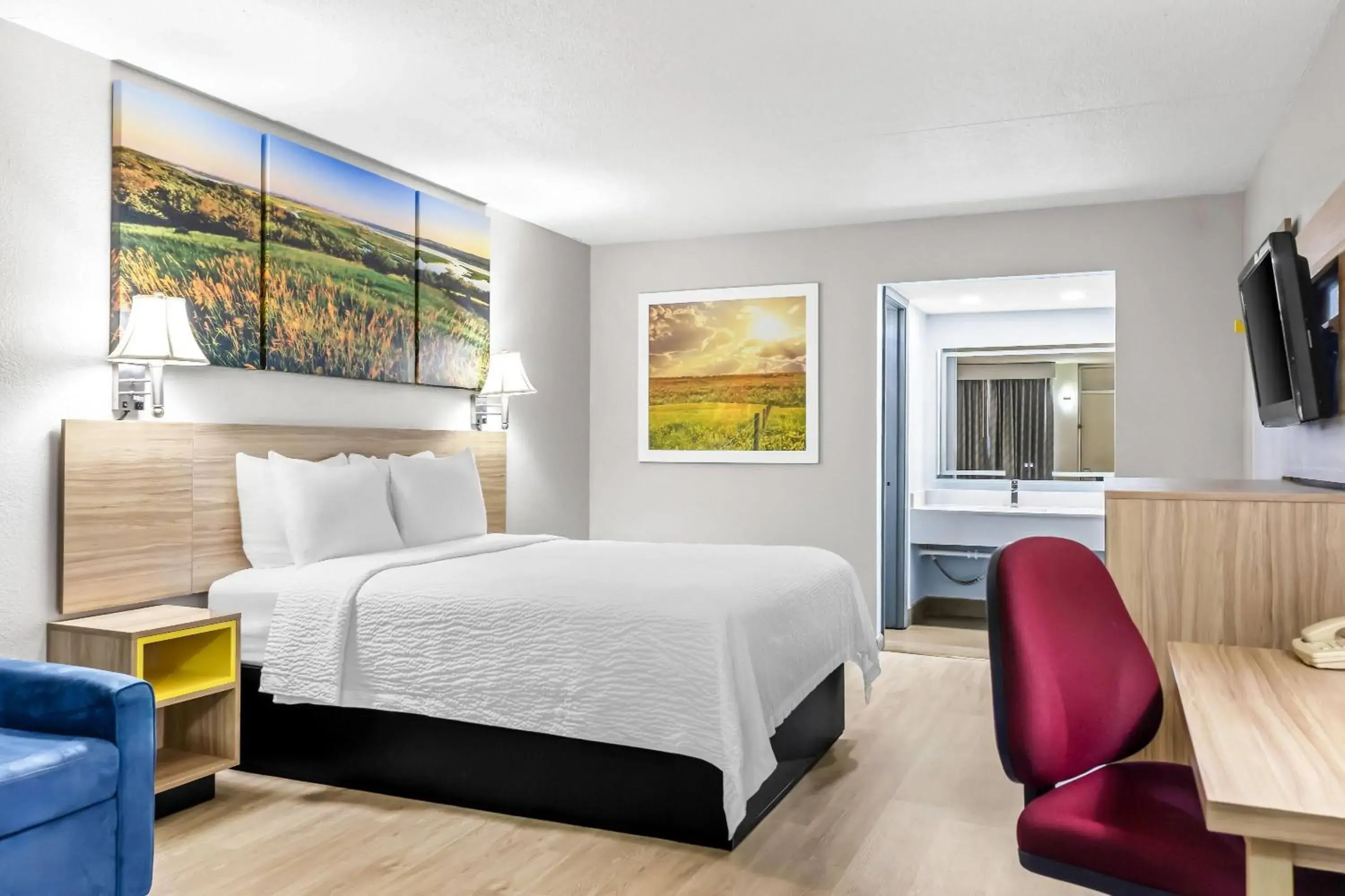 Queen Room - Non-Smoking in Days Inn by Wyndham Salina South Queen Room - Non-Smoking in Days Inn by Wyndham Salina South