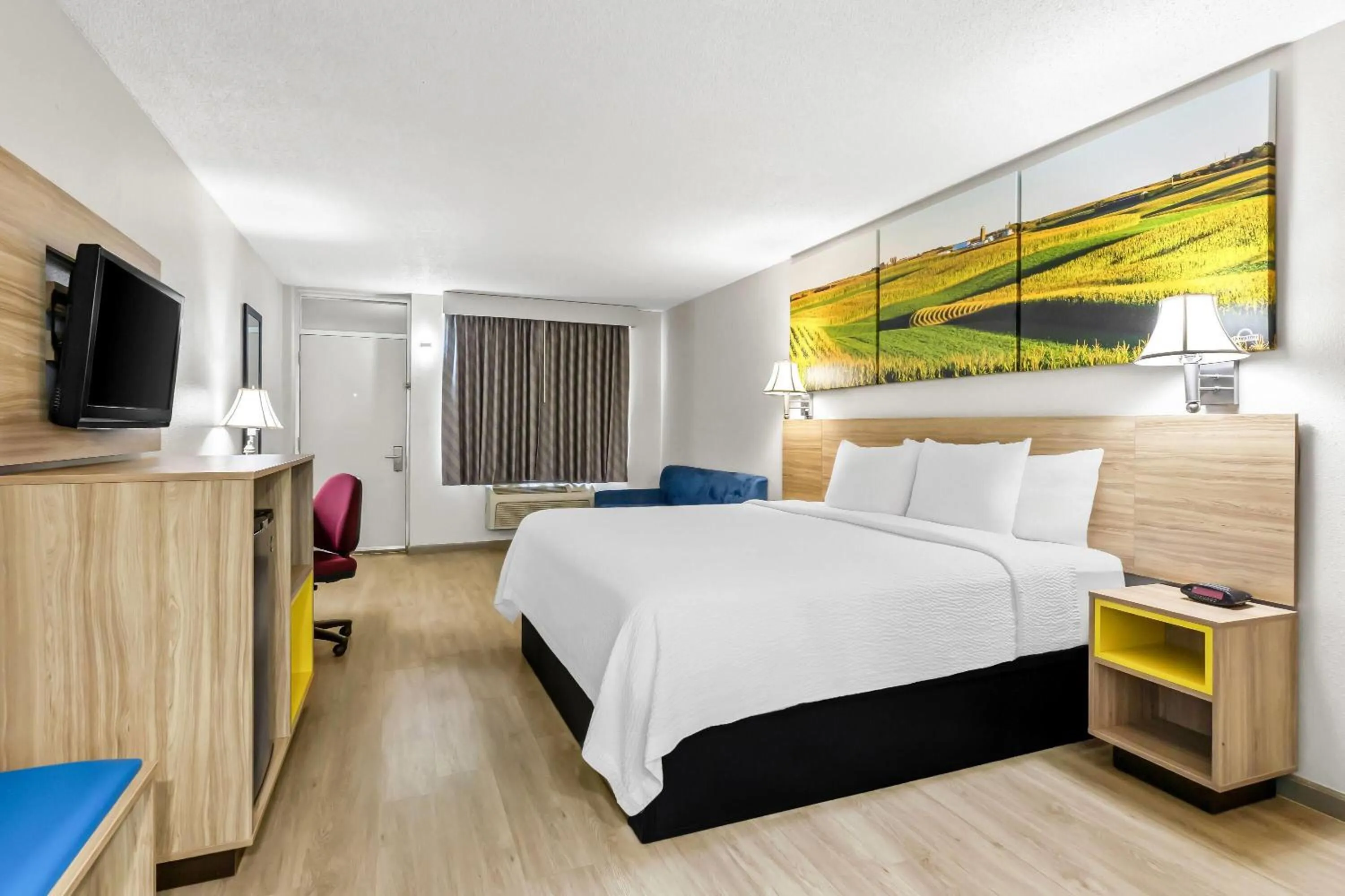 Bed in Days Inn by Wyndham Salina South
