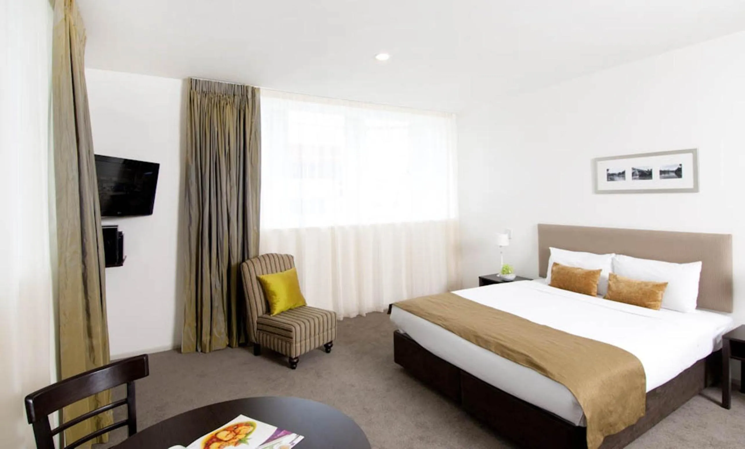 TV and multimedia, Bed in Quest on London