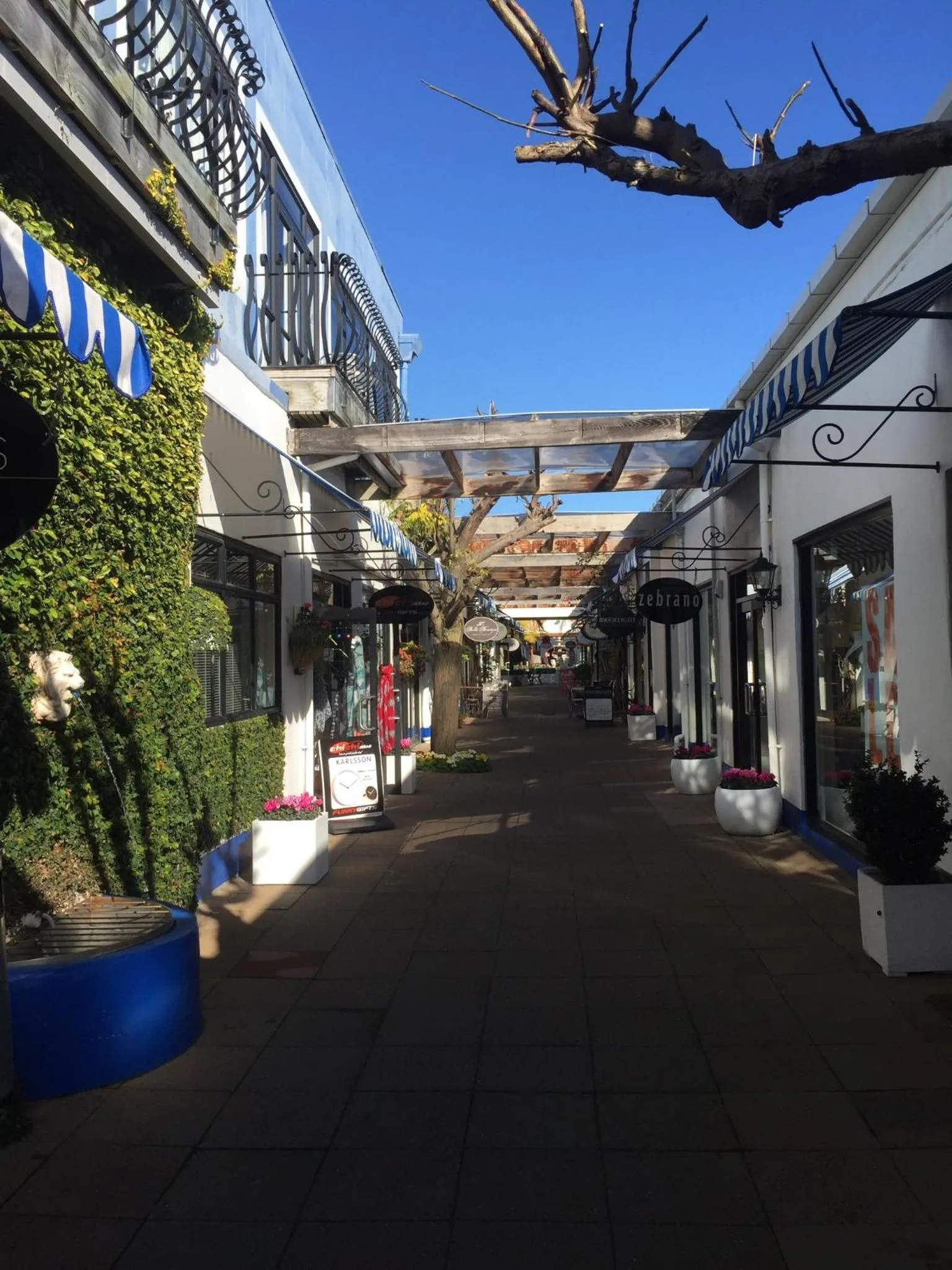 Nearby landmark in Quest on London