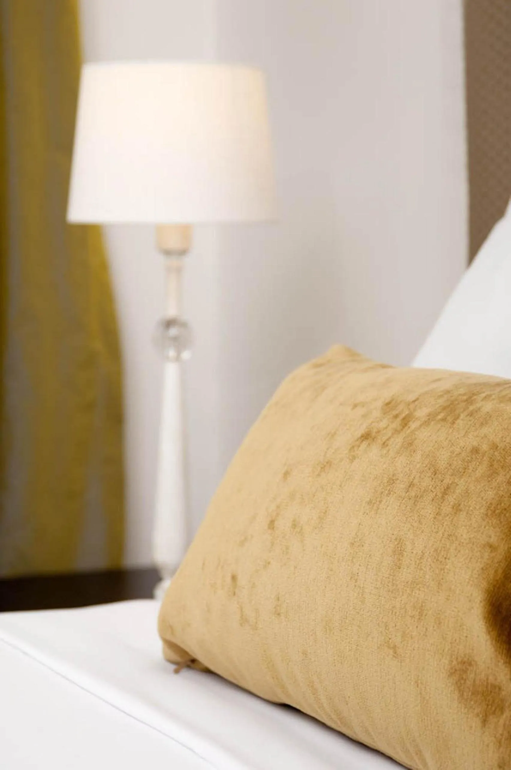 Bedroom, Bed in Quest on London