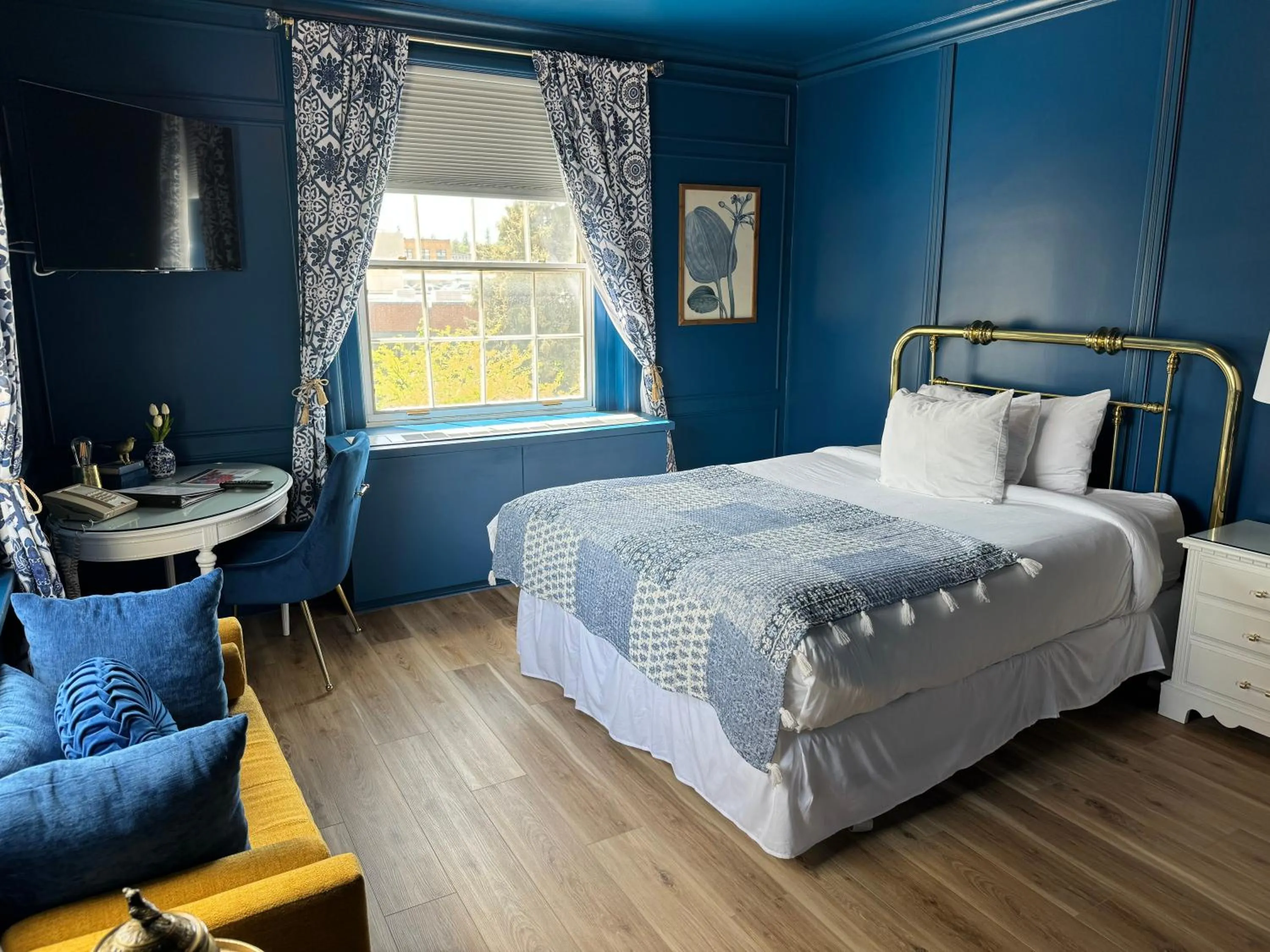 Bed in Spokane Club Hotel