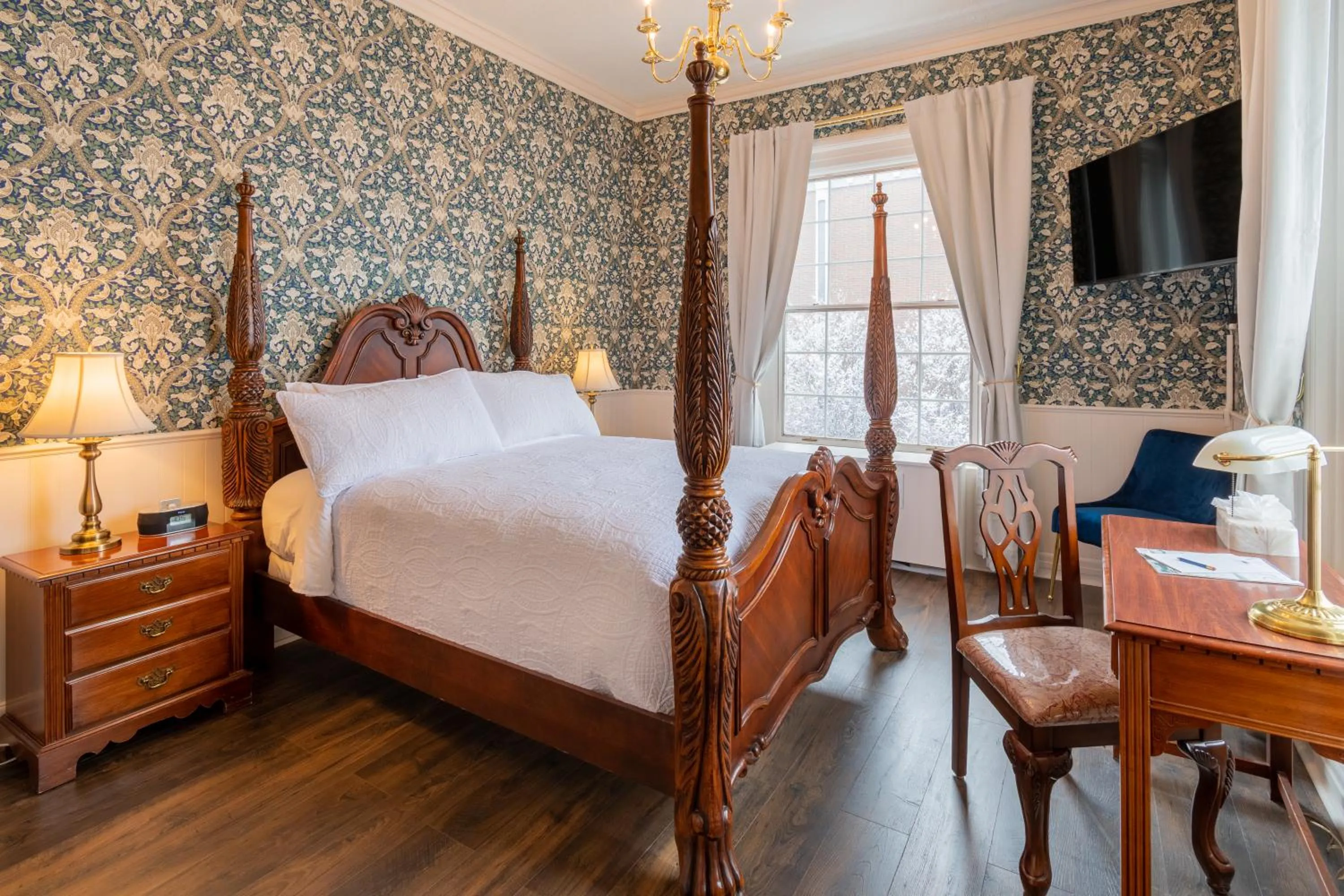 Bed in Spokane Club Hotel