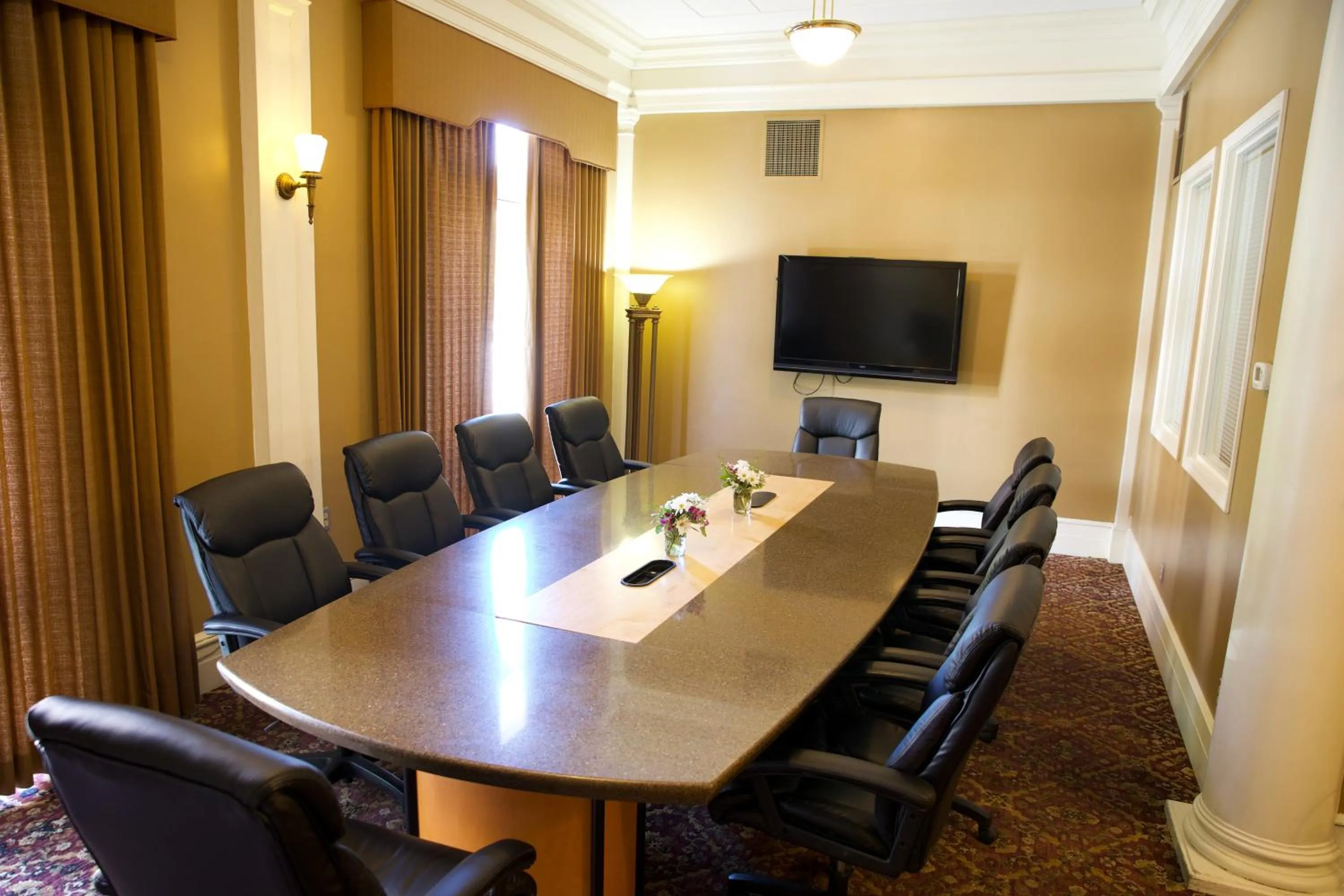 TV and multimedia in Spokane Club Hotel