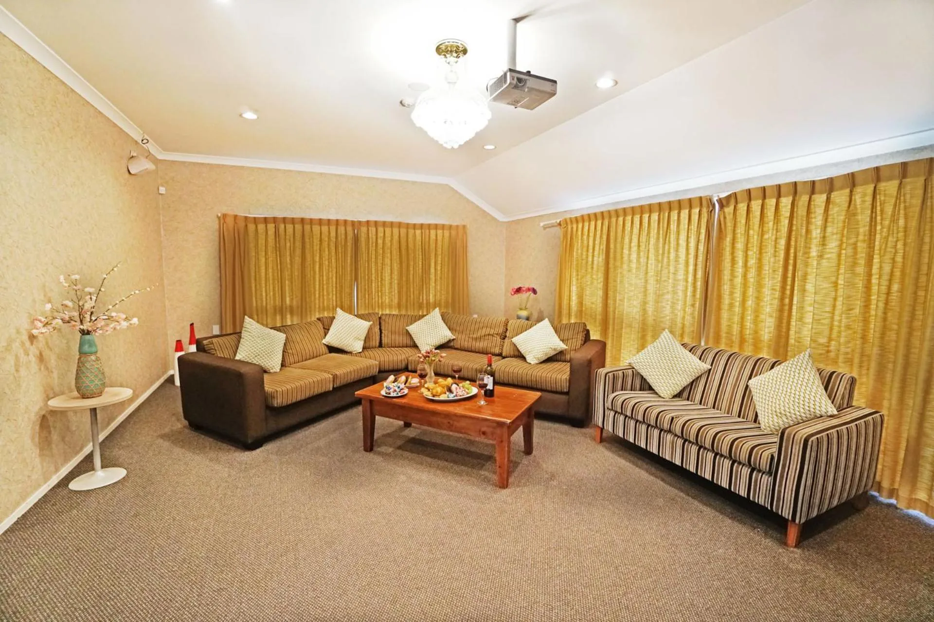 Living room in Anglesea Motel and Conference Centre