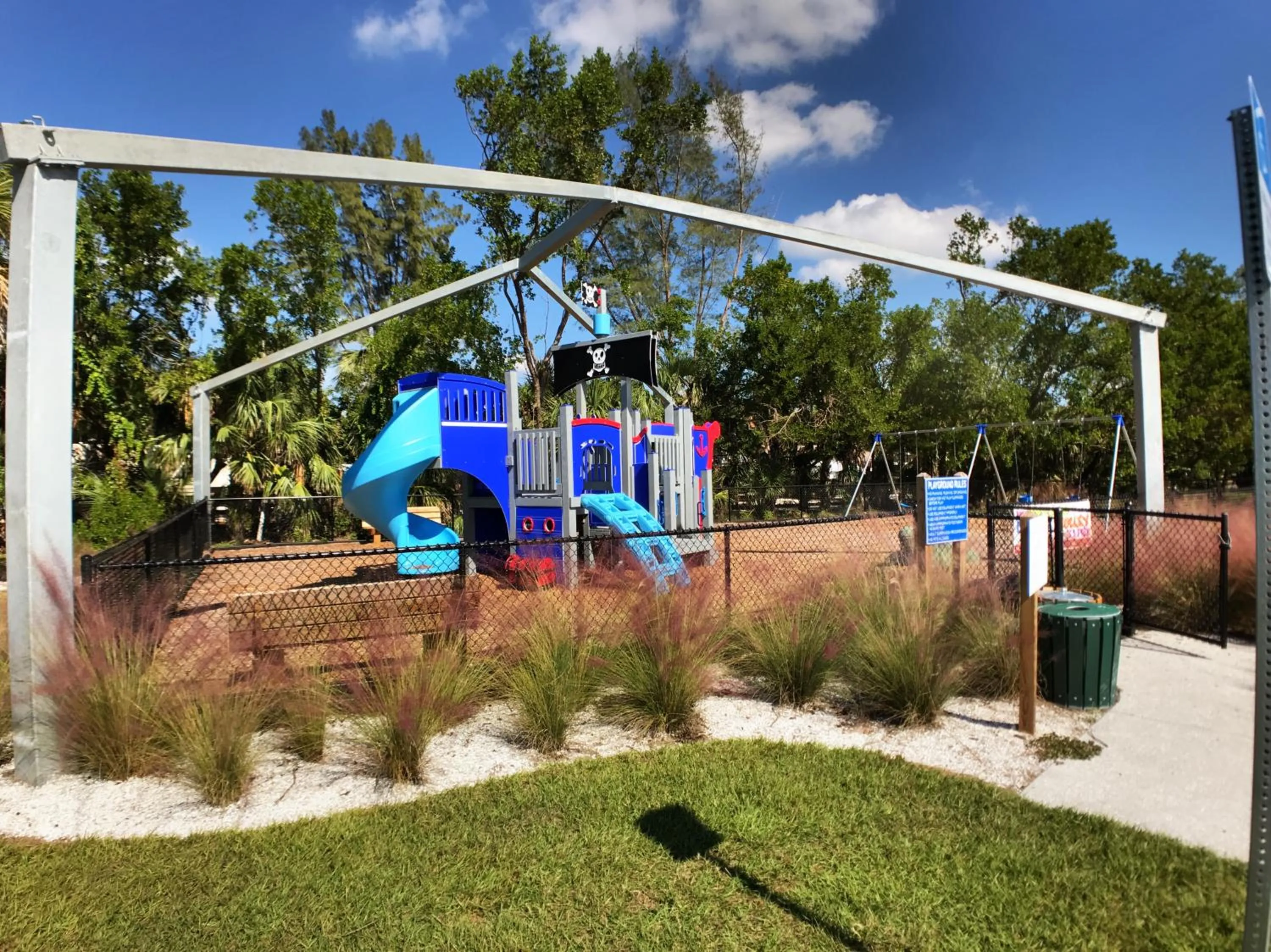 Siesta Heron Suites & Villas