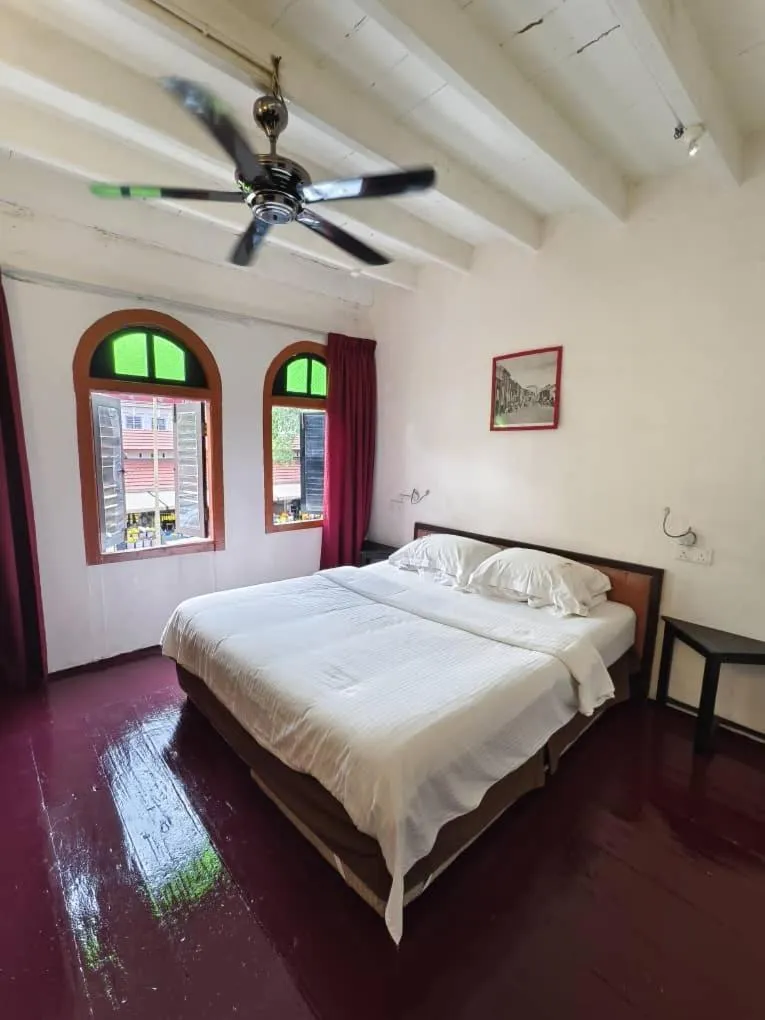 Bed in Red Inn Court