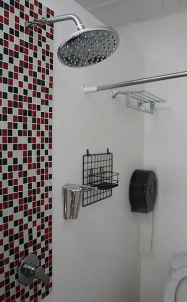 Shower in Red Inn Court