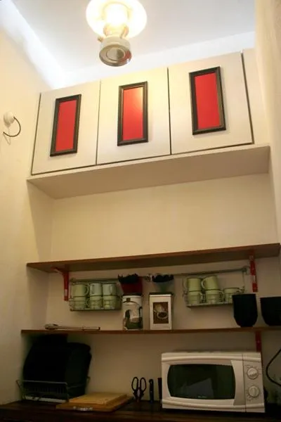 Kitchen or kitchenette in Red Inn Court