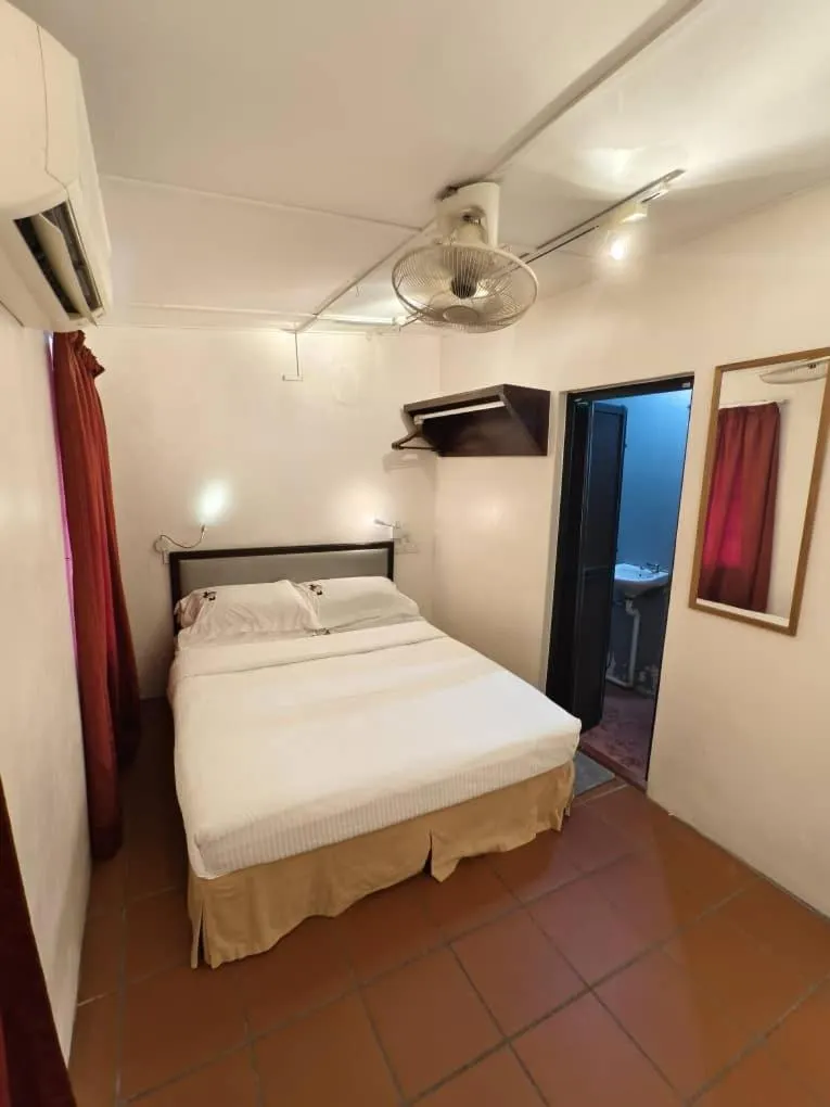 Bed in Red Inn Court