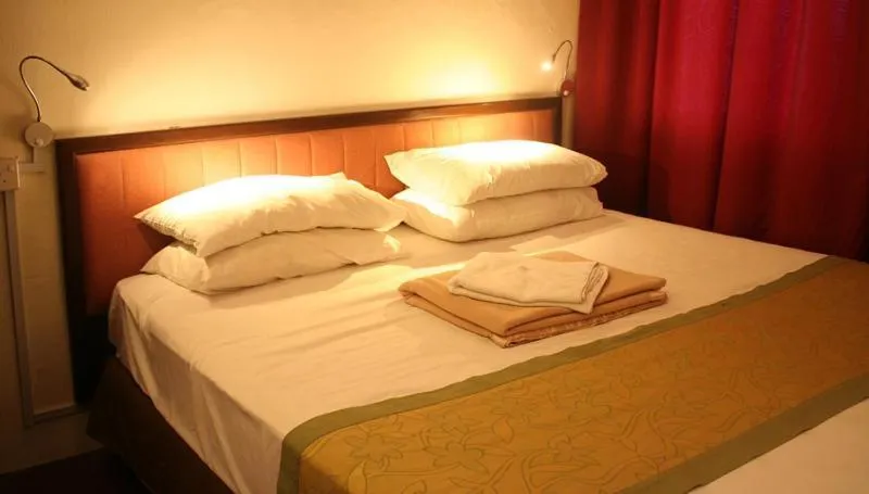 Bed in Red Inn Court