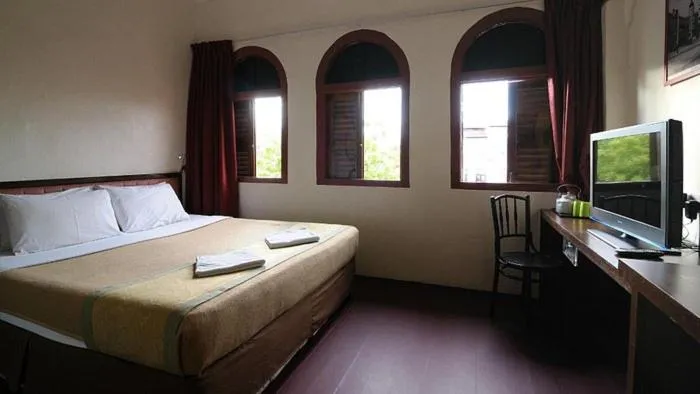 Bed in Red Inn Court