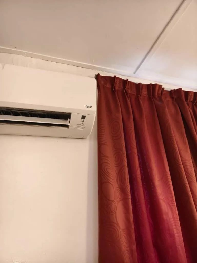 Bedroom in Red Inn Court