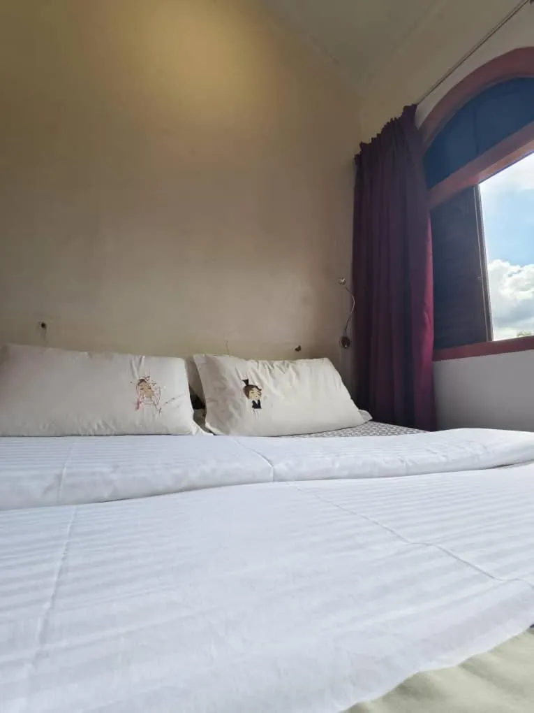 Bed in Red Inn Court