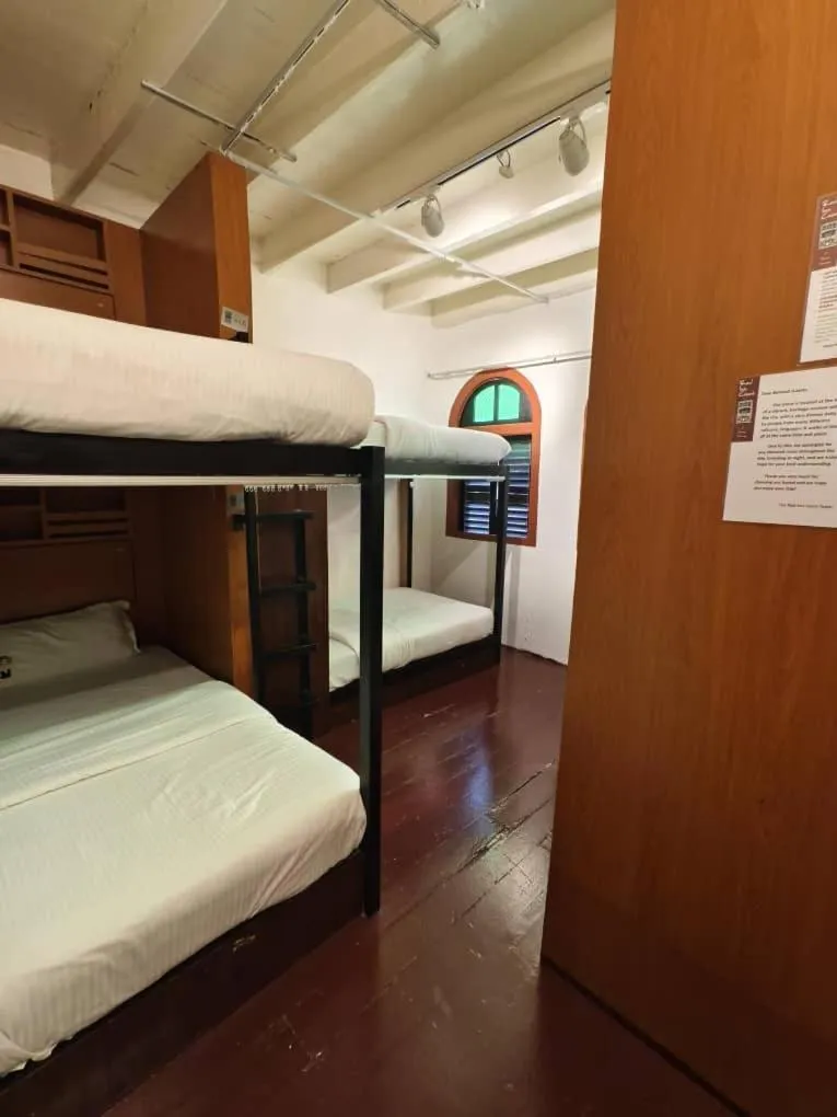 Bed in Red Inn Court