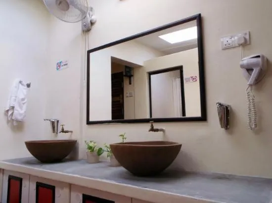 Bathroom in Red Inn Court