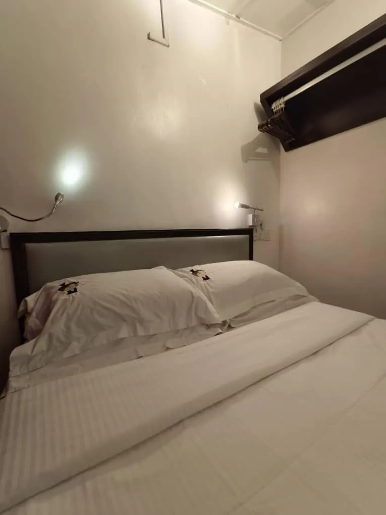 Bed in Red Inn Court